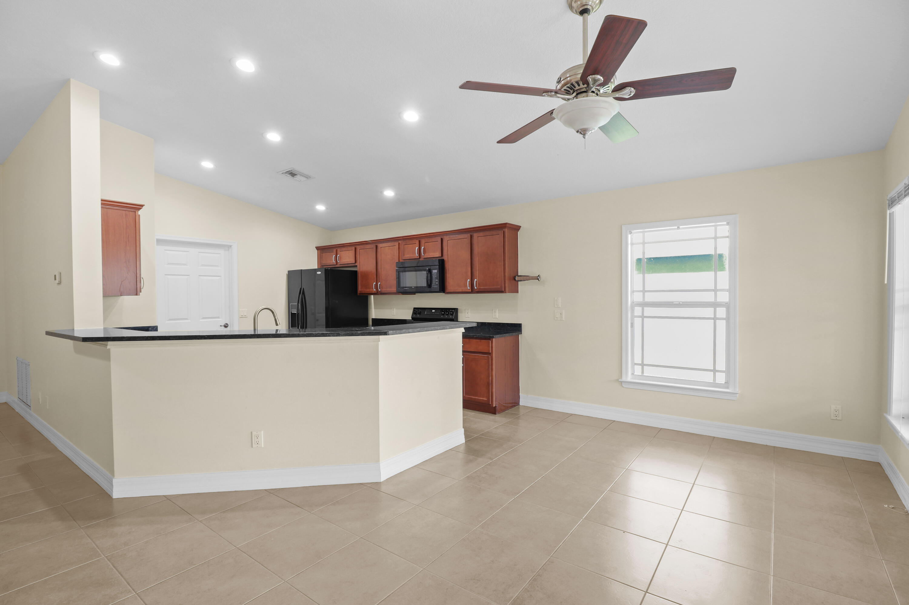 PORT SALERNO - Residential Lease