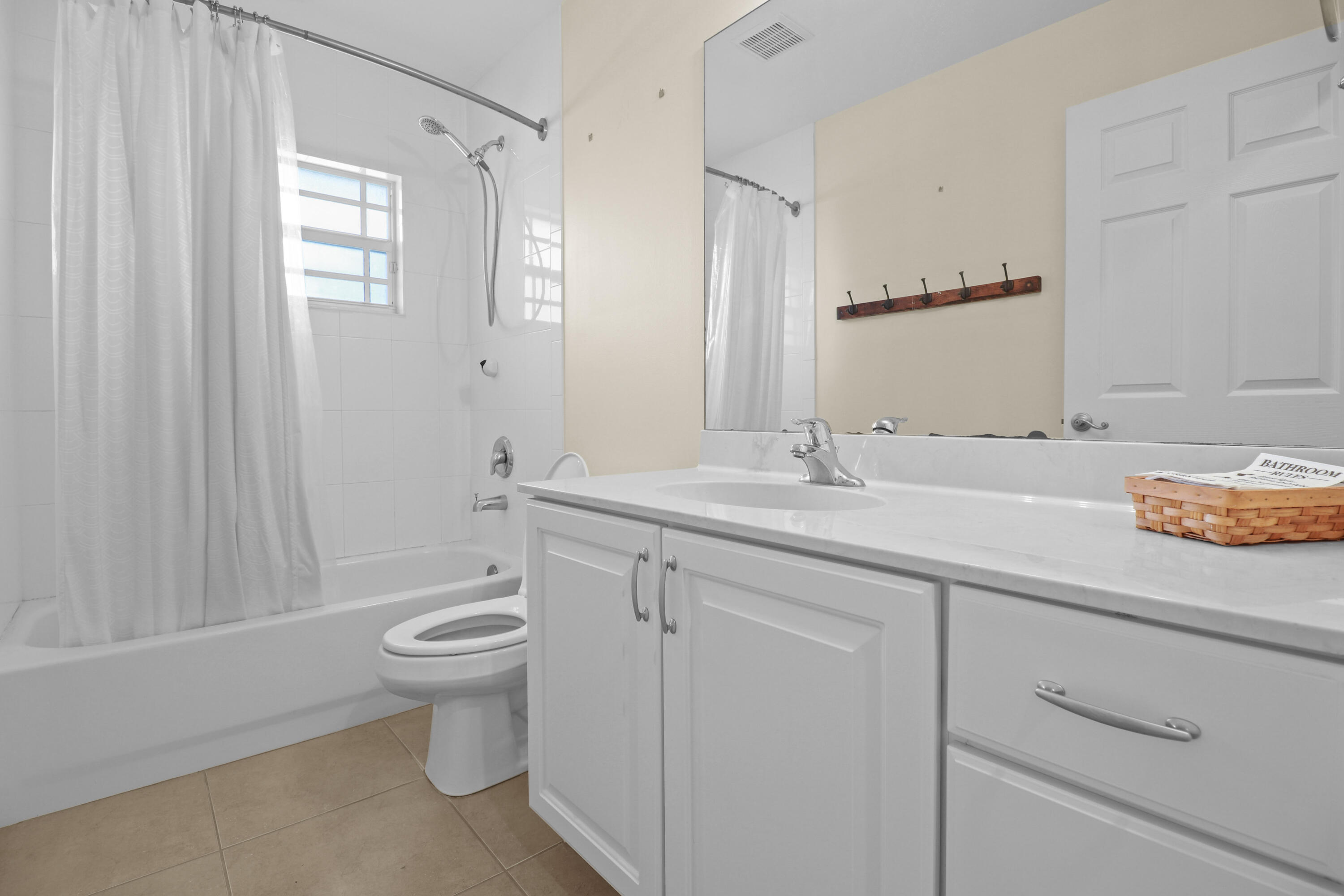 PORT SALERNO - Residential Lease