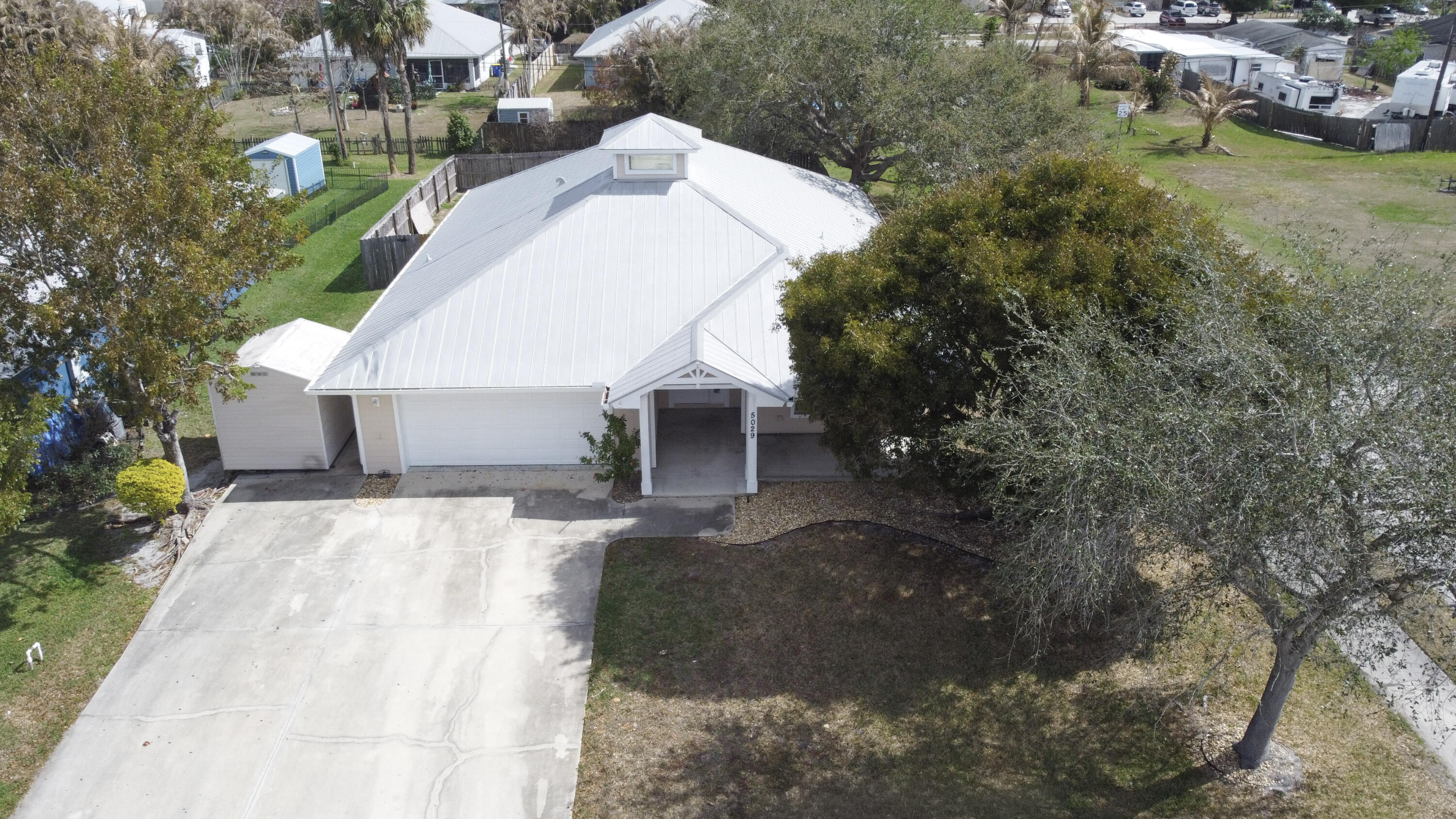 PORT SALERNO - Residential Lease