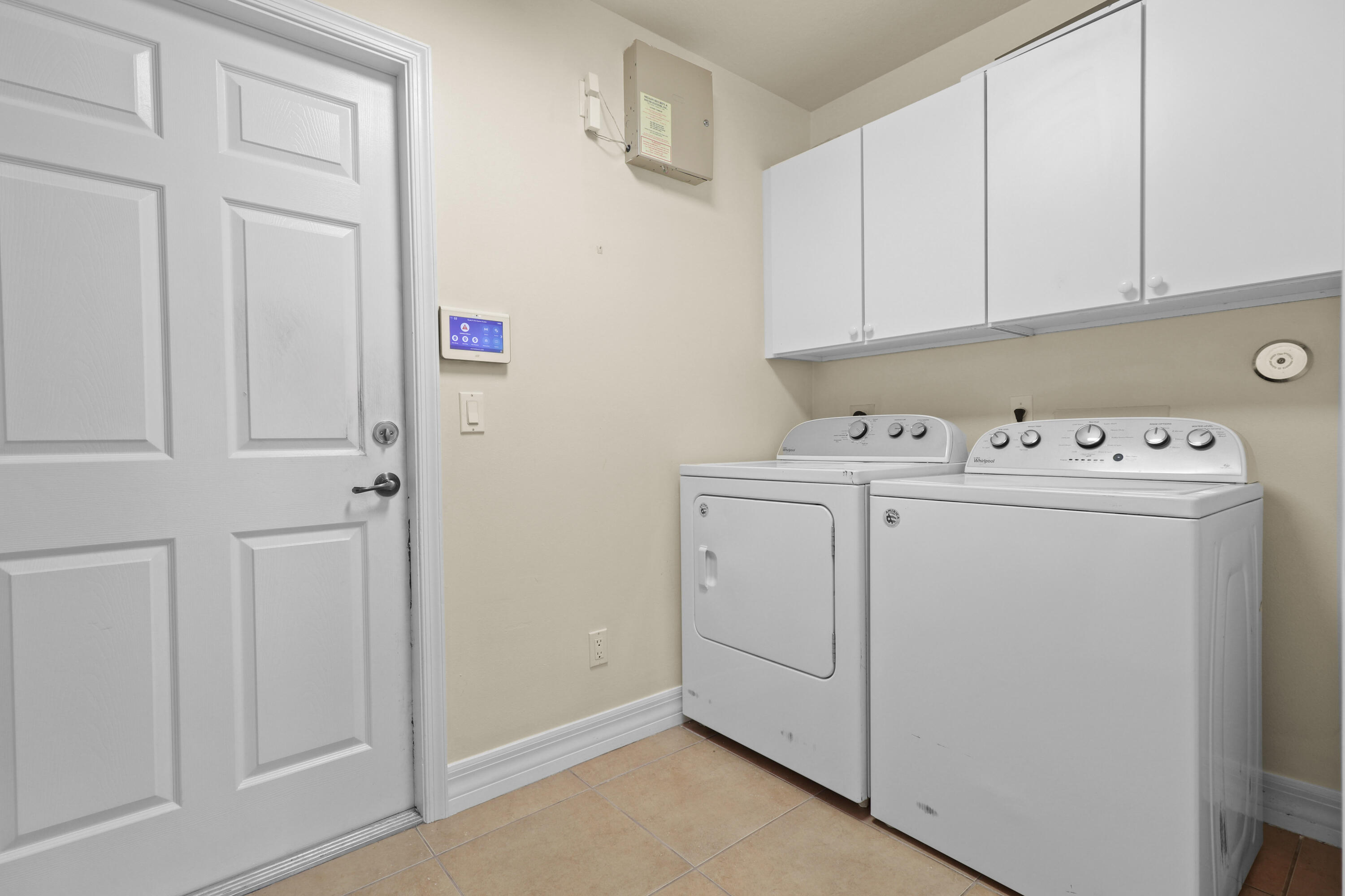 PORT SALERNO - Residential Lease