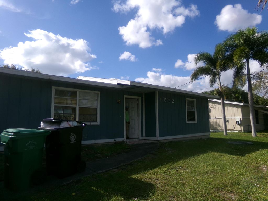 Photo of 1572 SW Bayshore Boulevard, Port Saint Lucie, FL 34983 (MLS # R11155682)
