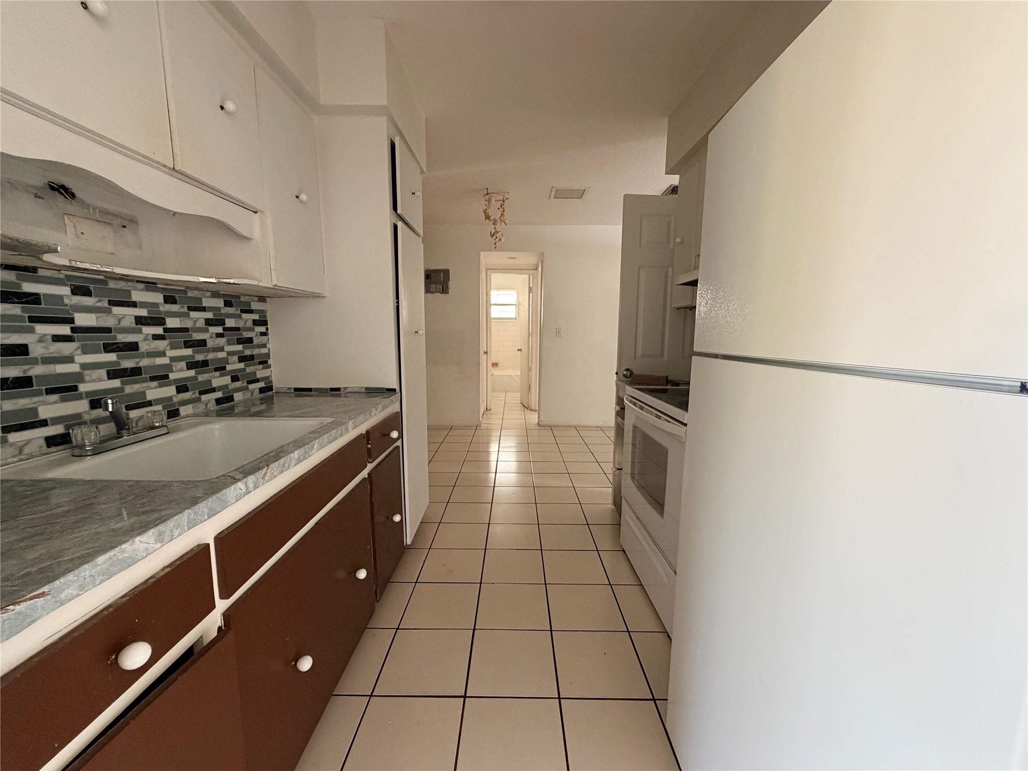 HOLLYWOOD - Residential Lease