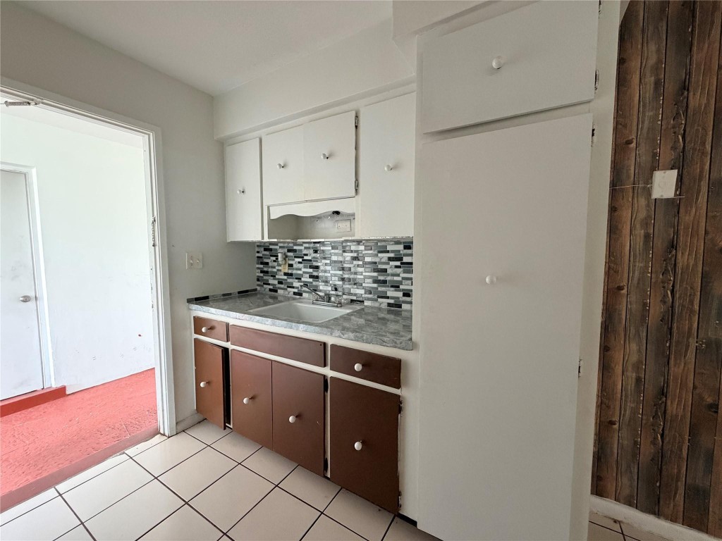 HOLLYWOOD - Residential Lease