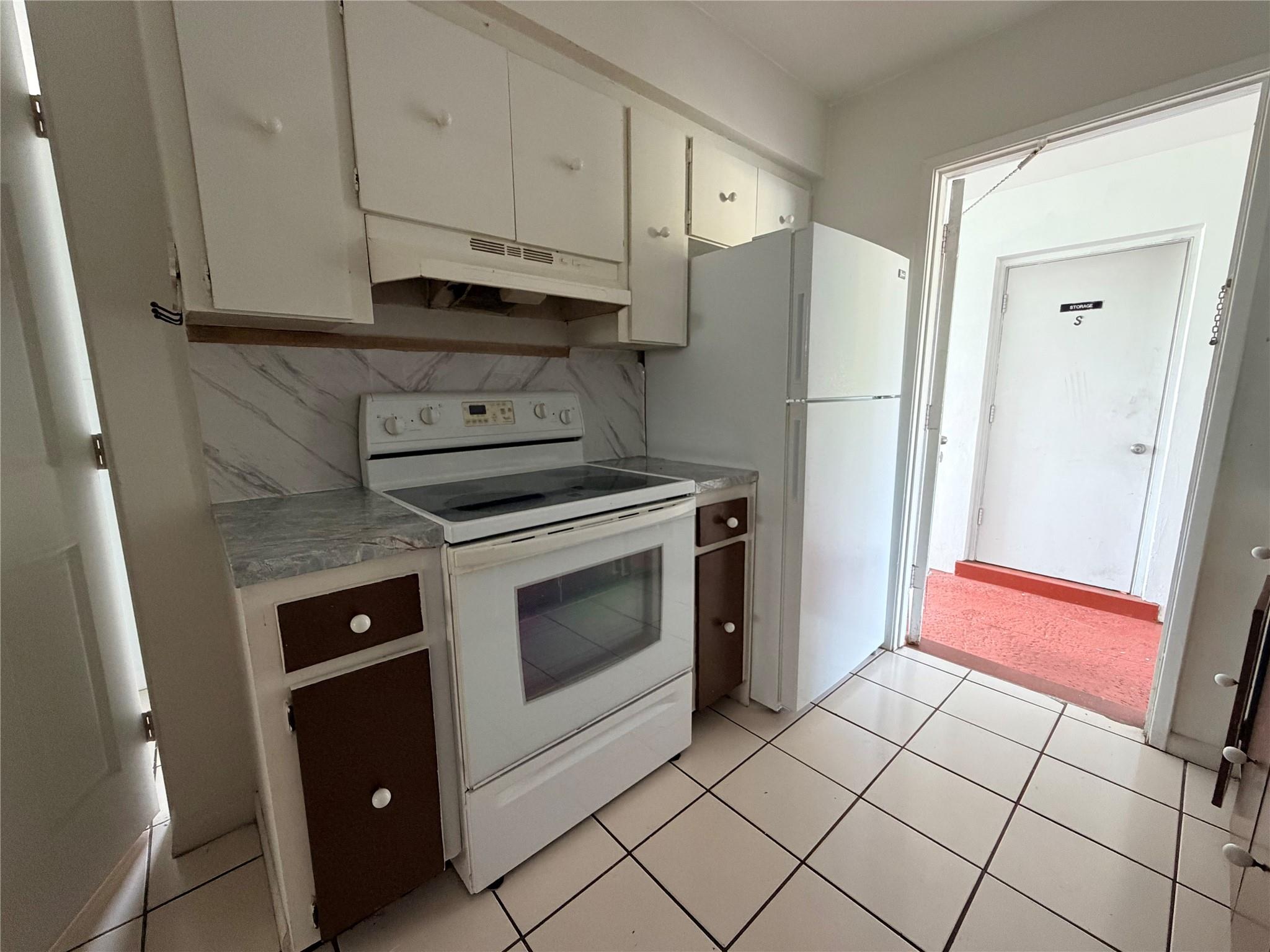 HOLLYWOOD - Residential Lease