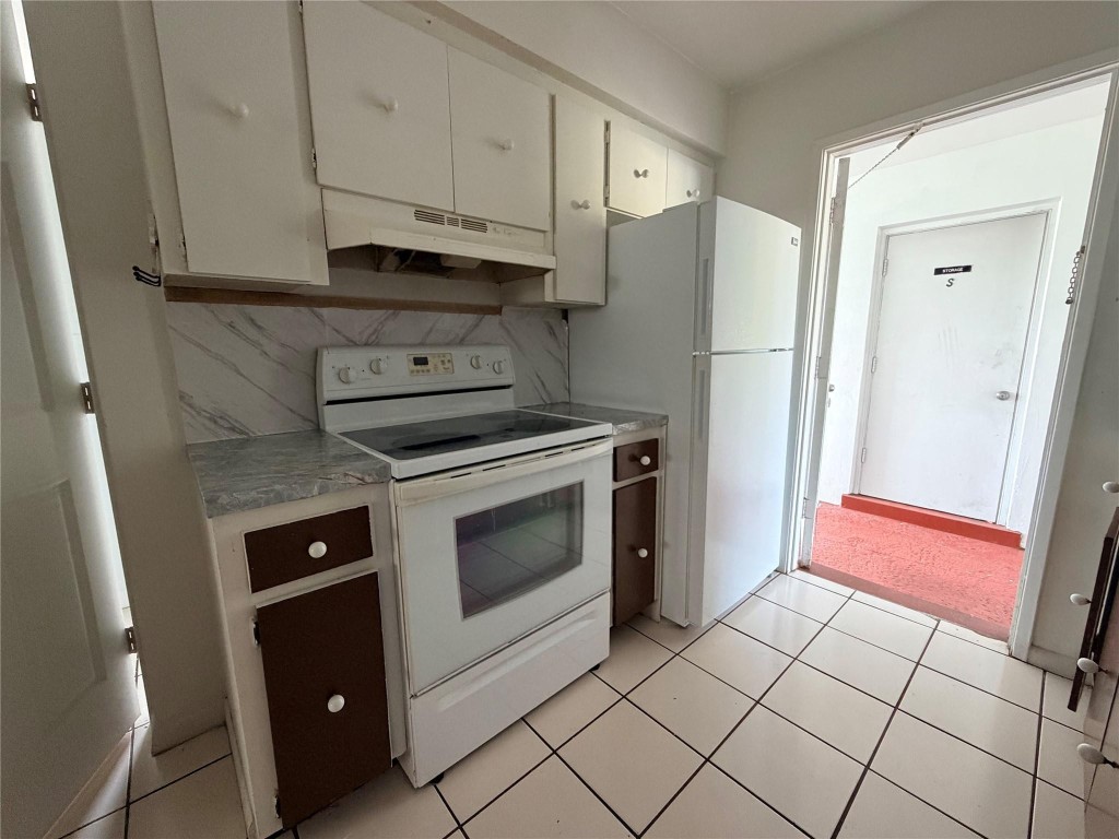 HOLLYWOOD - Residential Lease