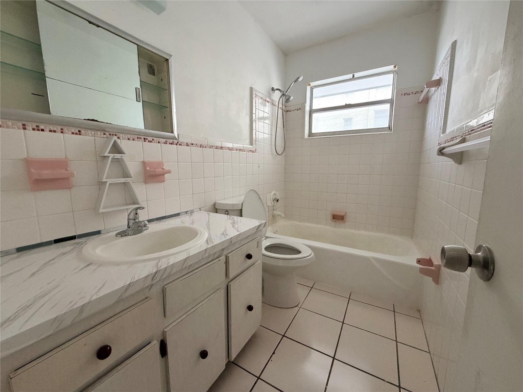 HOLLYWOOD - Residential Lease