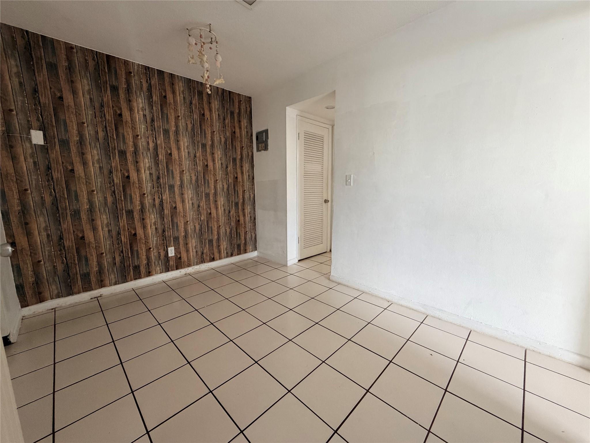 HOLLYWOOD - Residential Lease