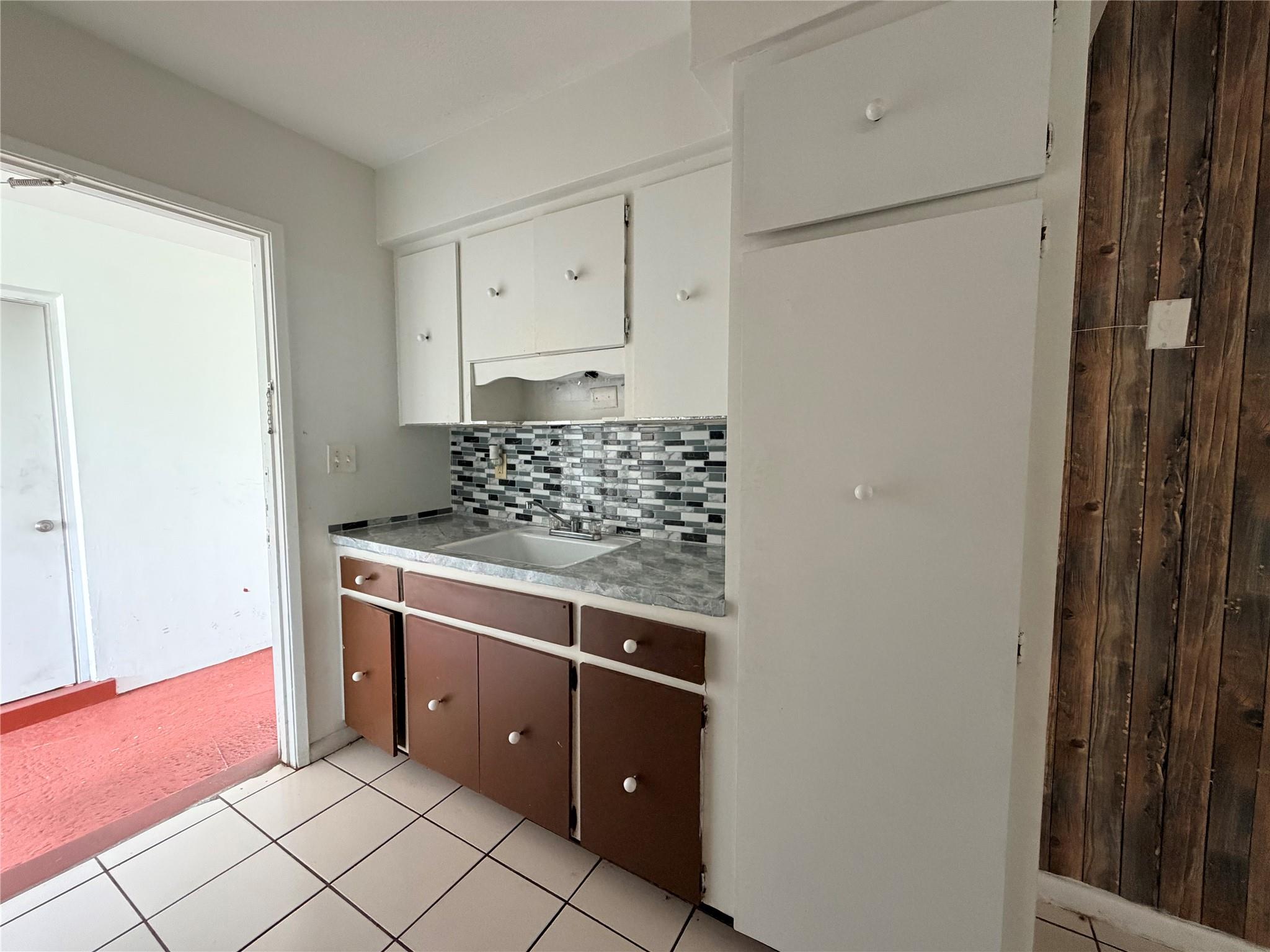 HOLLYWOOD - Residential Lease