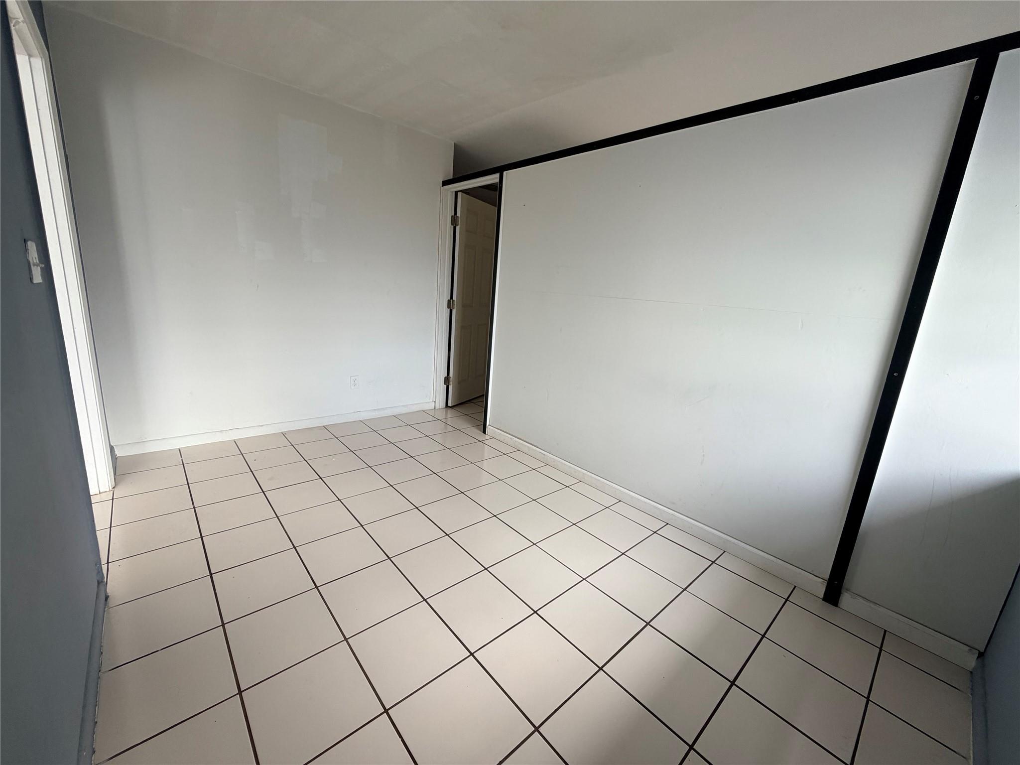 HOLLYWOOD - Residential Lease