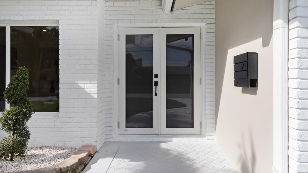 Photo of 965 SE 10th Court, Pompano Beach, FL 33060 (MLS # R11148813)