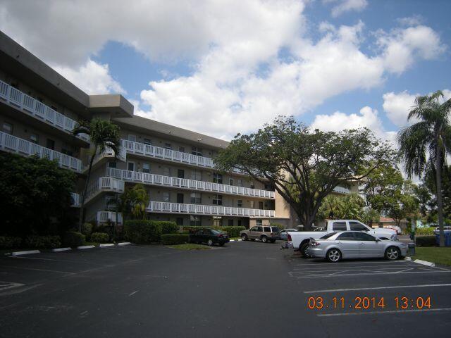 Photo of 107 ROYAL PARK Drive #2E, Oakland Park, FL 33309 (MLS # B26081565)