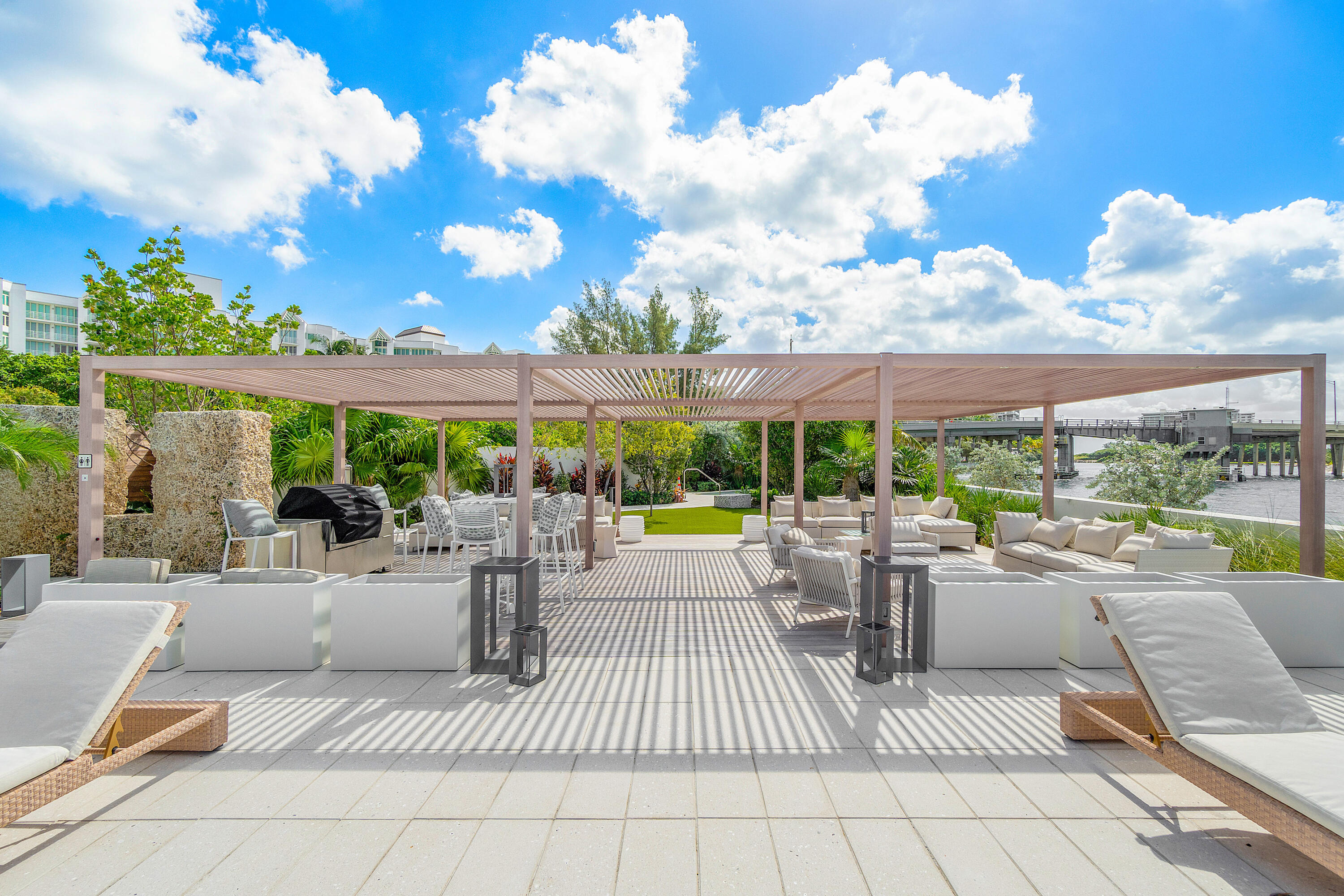 BOCA BEACH RESIDENCES - Residential