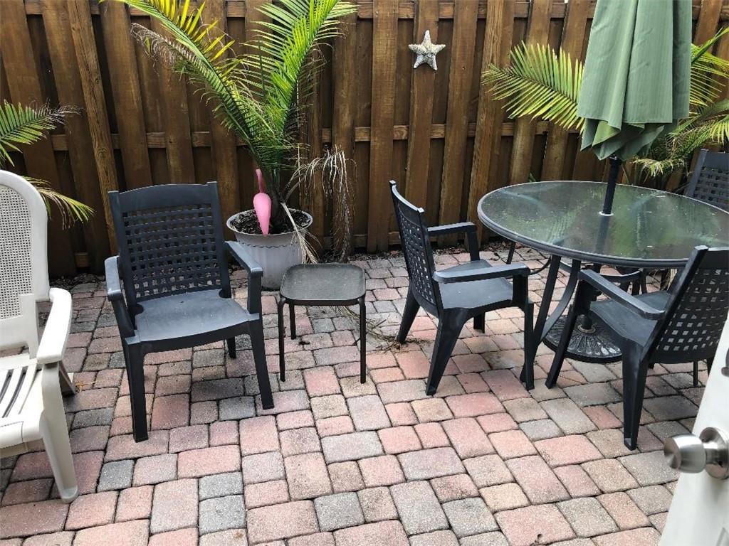 VICTORIA COURTS - Residential Lease