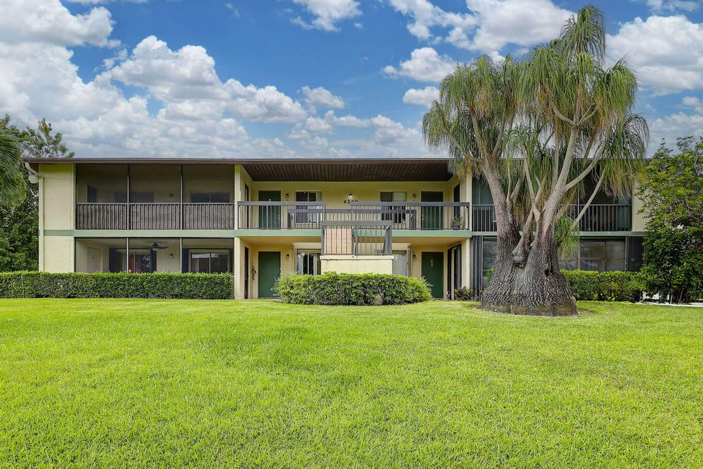 Photo of 6299 Chasewood Drive #G, Jupiter, FL 33458 (MLS # R11010268)