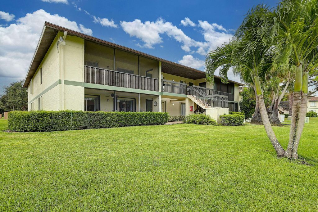 Photo of 6299 Chasewood Drive #G, Jupiter, FL 33458 (MLS # R11010268)