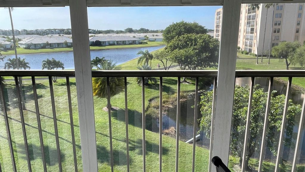 Photo of 6936 Huntington Lane #405, Delray Beach, FL 33446 (MLS # R11144367)