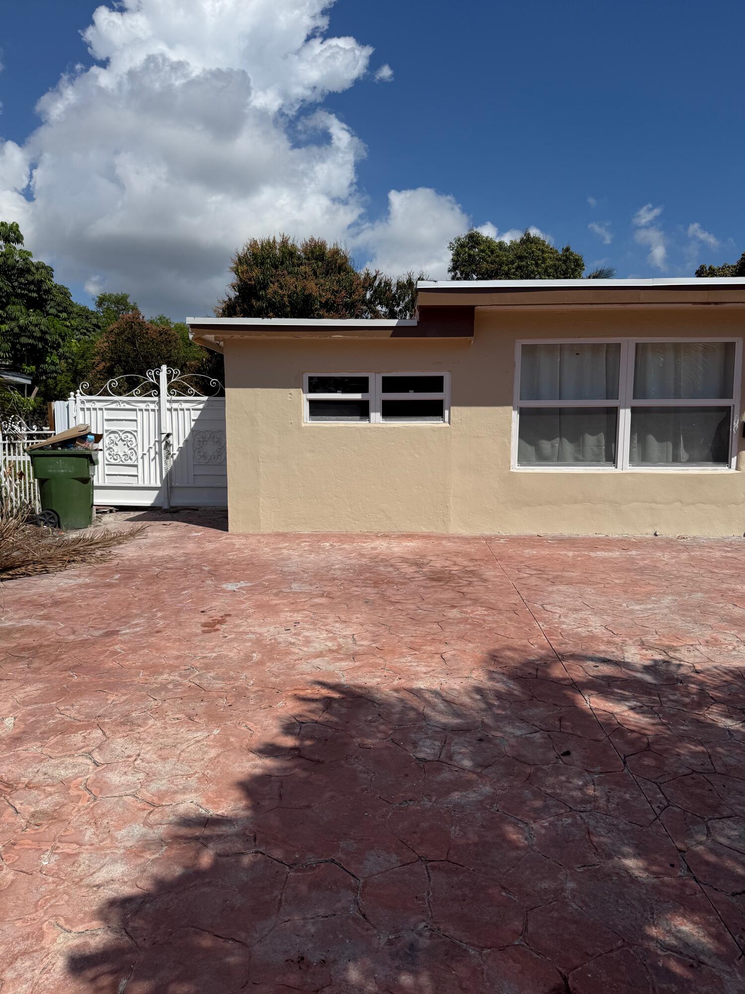 IRONS MANOR HIGH PINE ADDN SEC A - Residential Lease