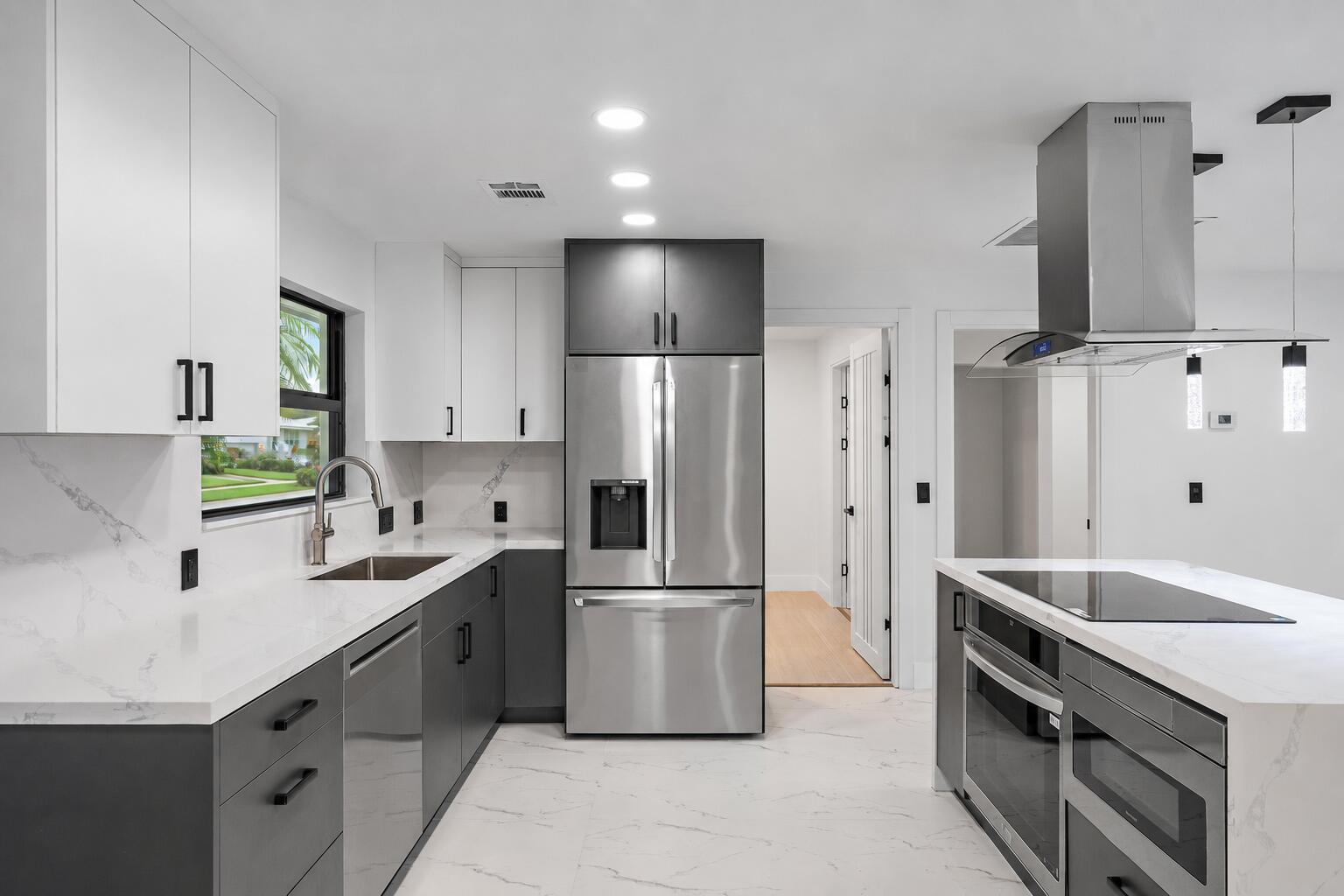 360 Saturn Avenue