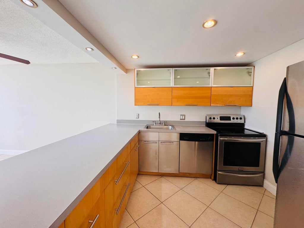 Photo of 500 EXECUTIVE CENTER Drive #4A, West Palm Beach, FL 33401 (MLS # B26078456)