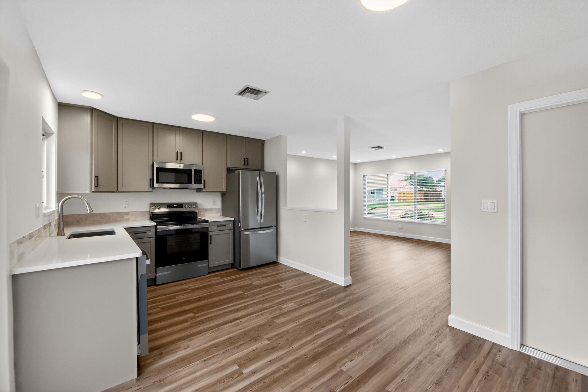 BOCA RATONE HGTS - Residential