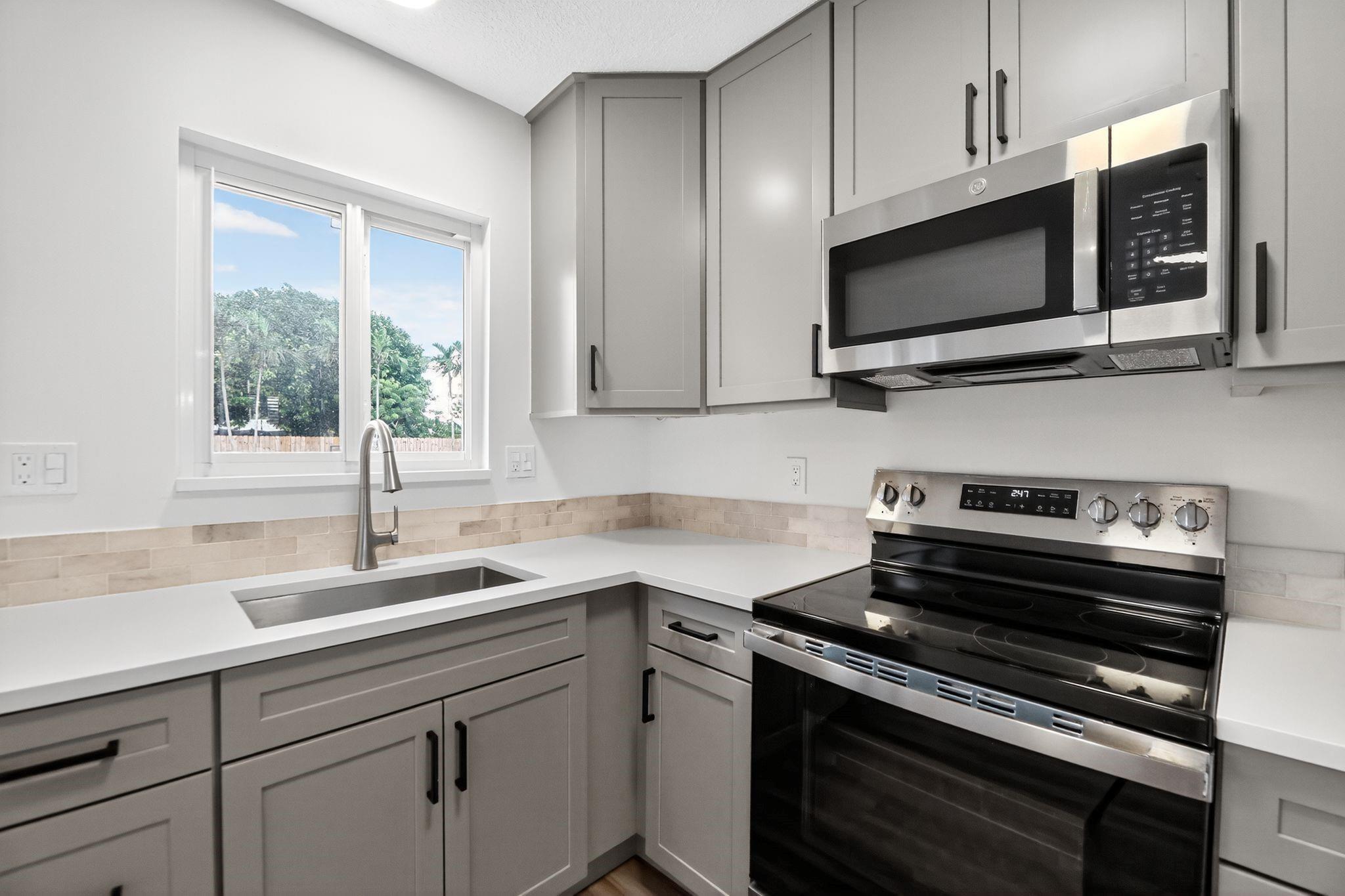 BOCA RATONE HGTS - Residential