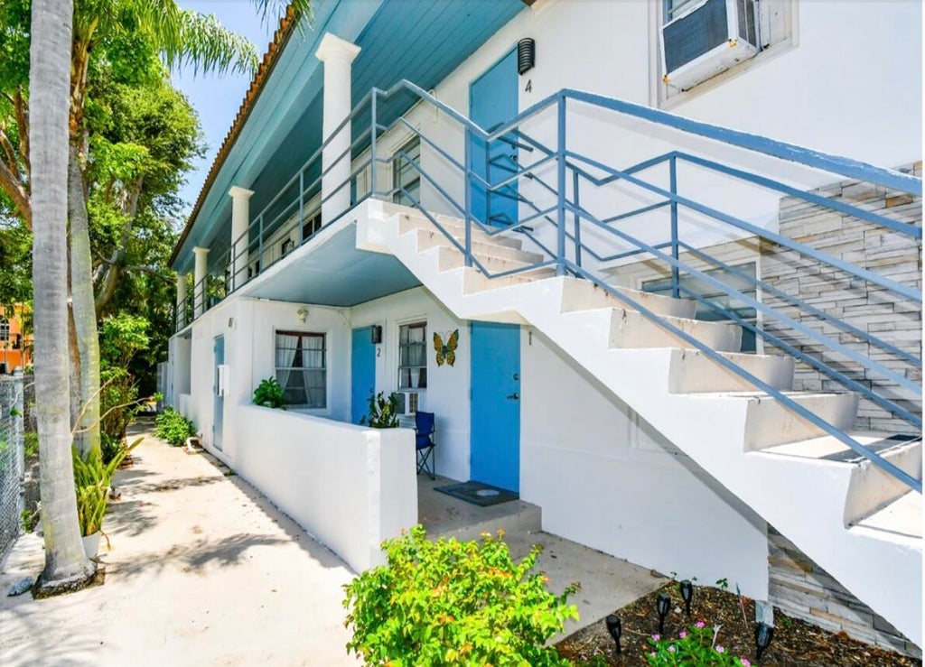 Photo of 1605 E BROWARD Boulevard #6, Fort Lauderdale, FL 33301 (MLS # B26061152)