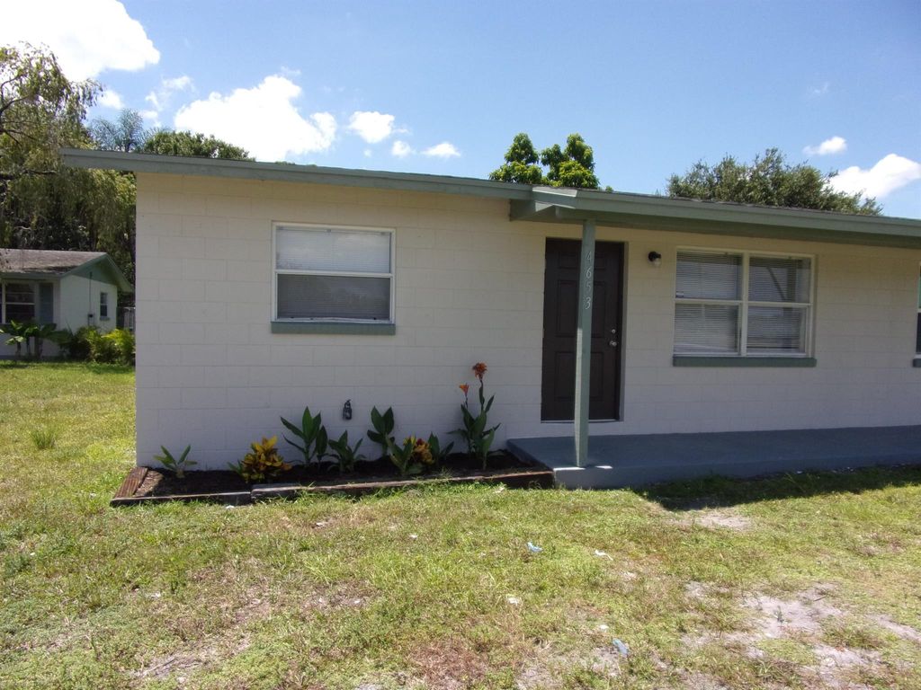 Photo of 4653 S 25th Street, Fort Pierce, FL 34981 (MLS # R10970117)