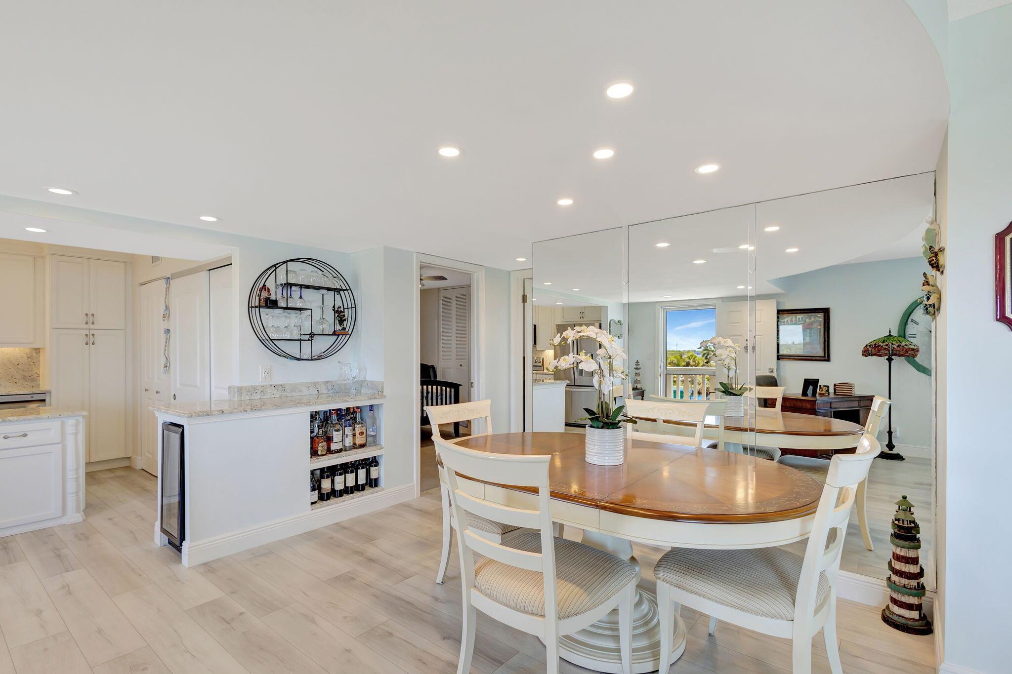 LAKE HARBOUR TOWERS CONDO - Residential