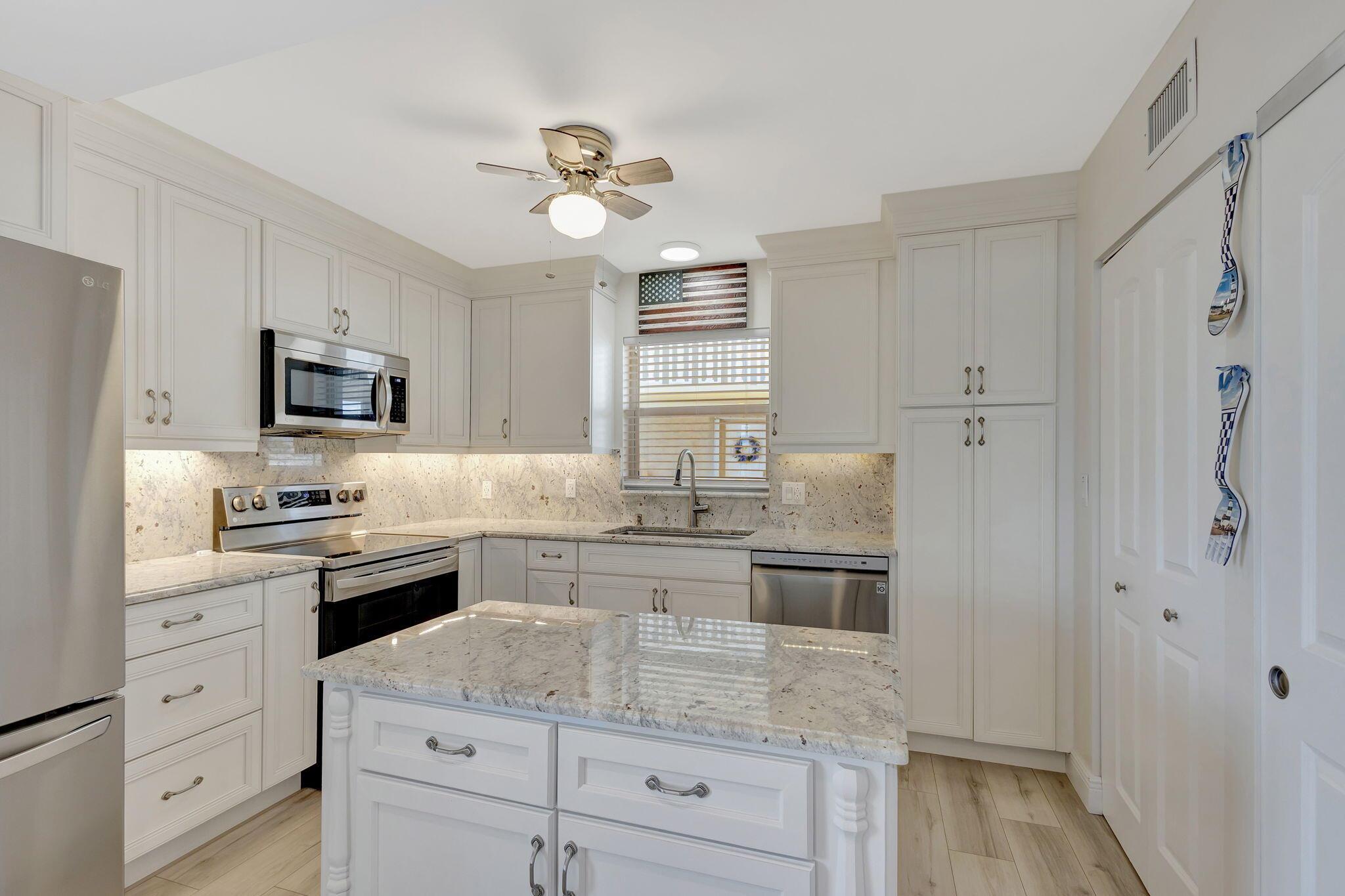 LAKE HARBOUR TOWERS CONDO - Residential