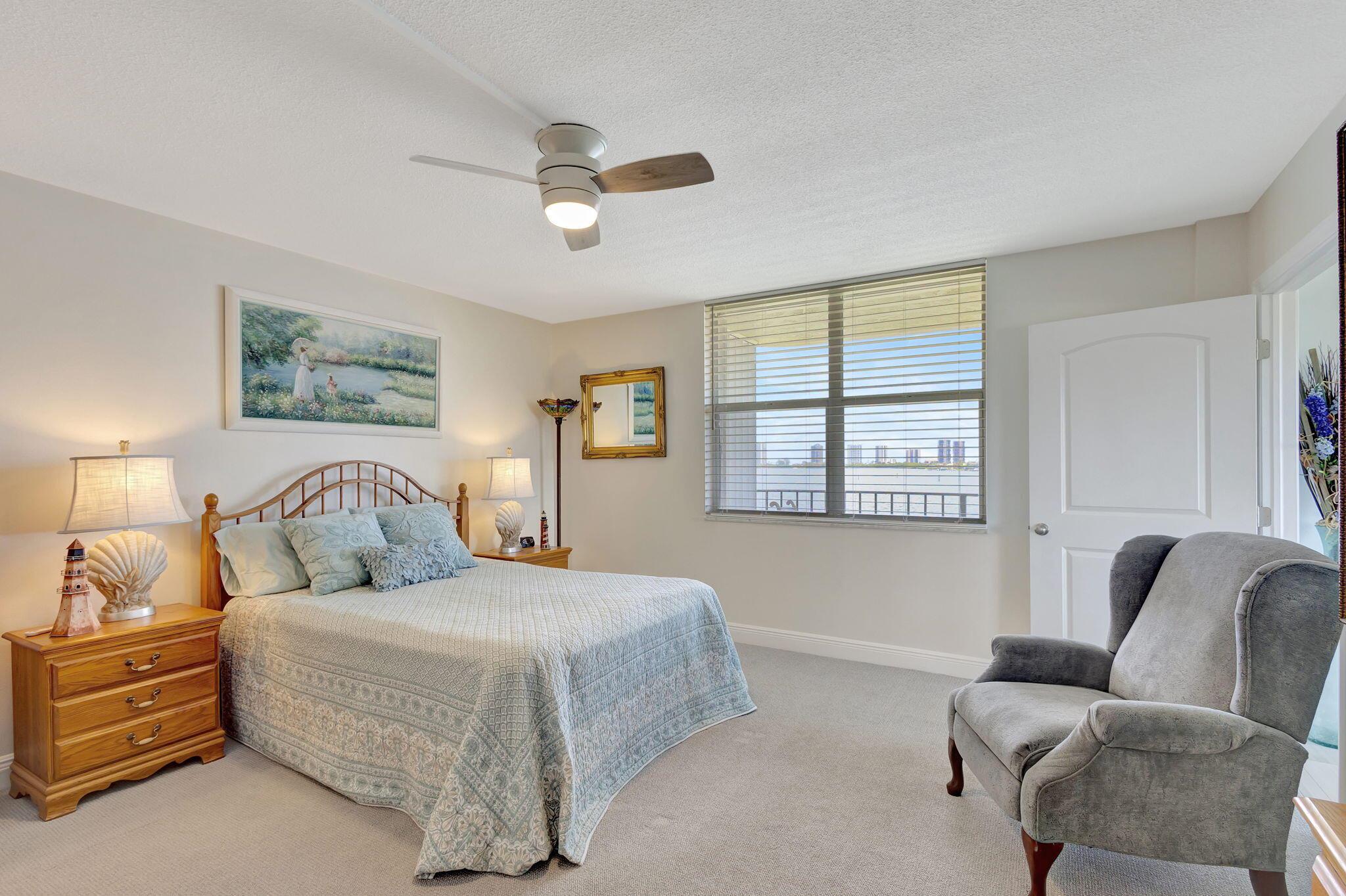 LAKE HARBOUR TOWERS CONDO - Residential