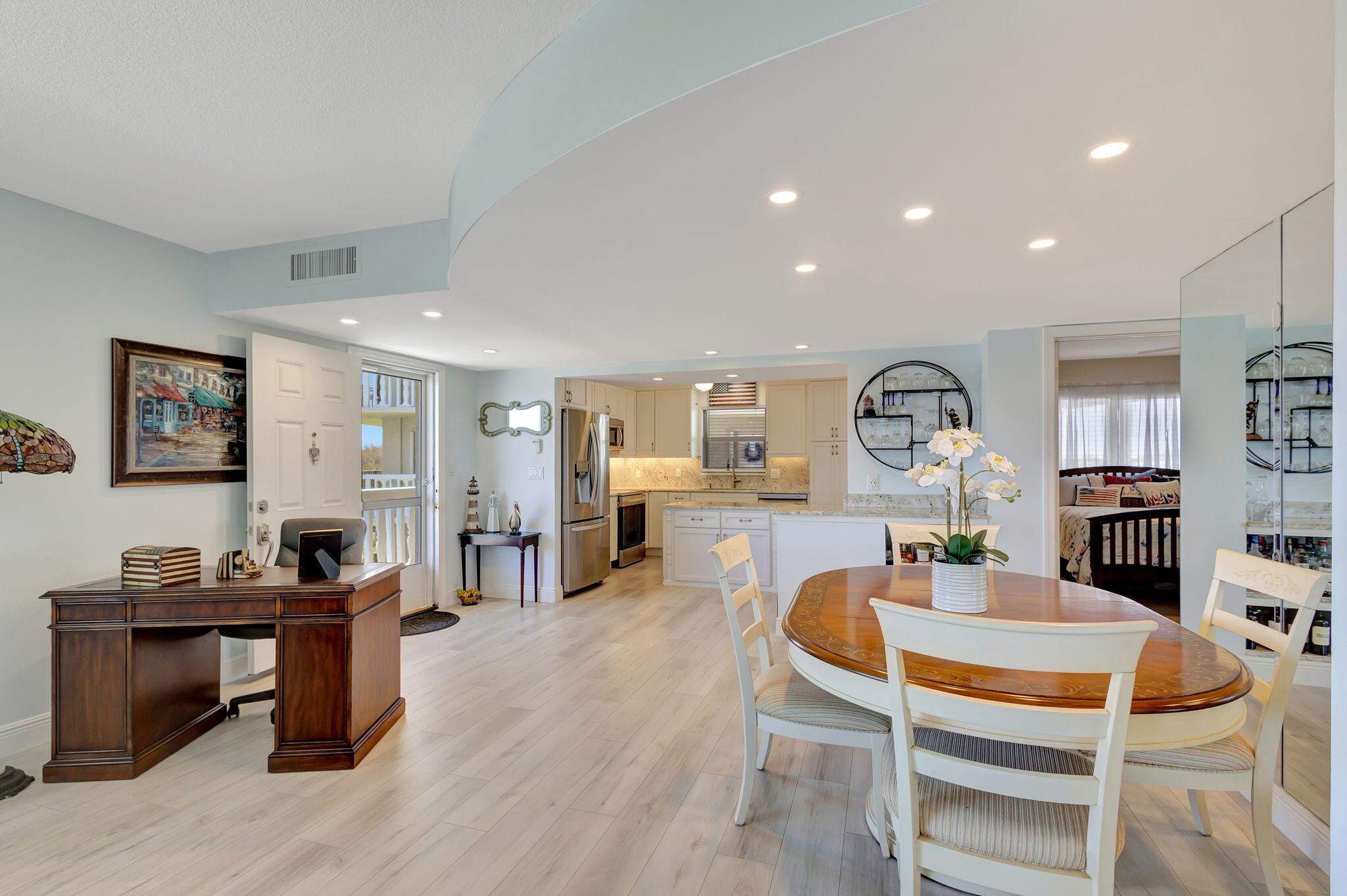 LAKE HARBOUR TOWERS CONDO - Residential