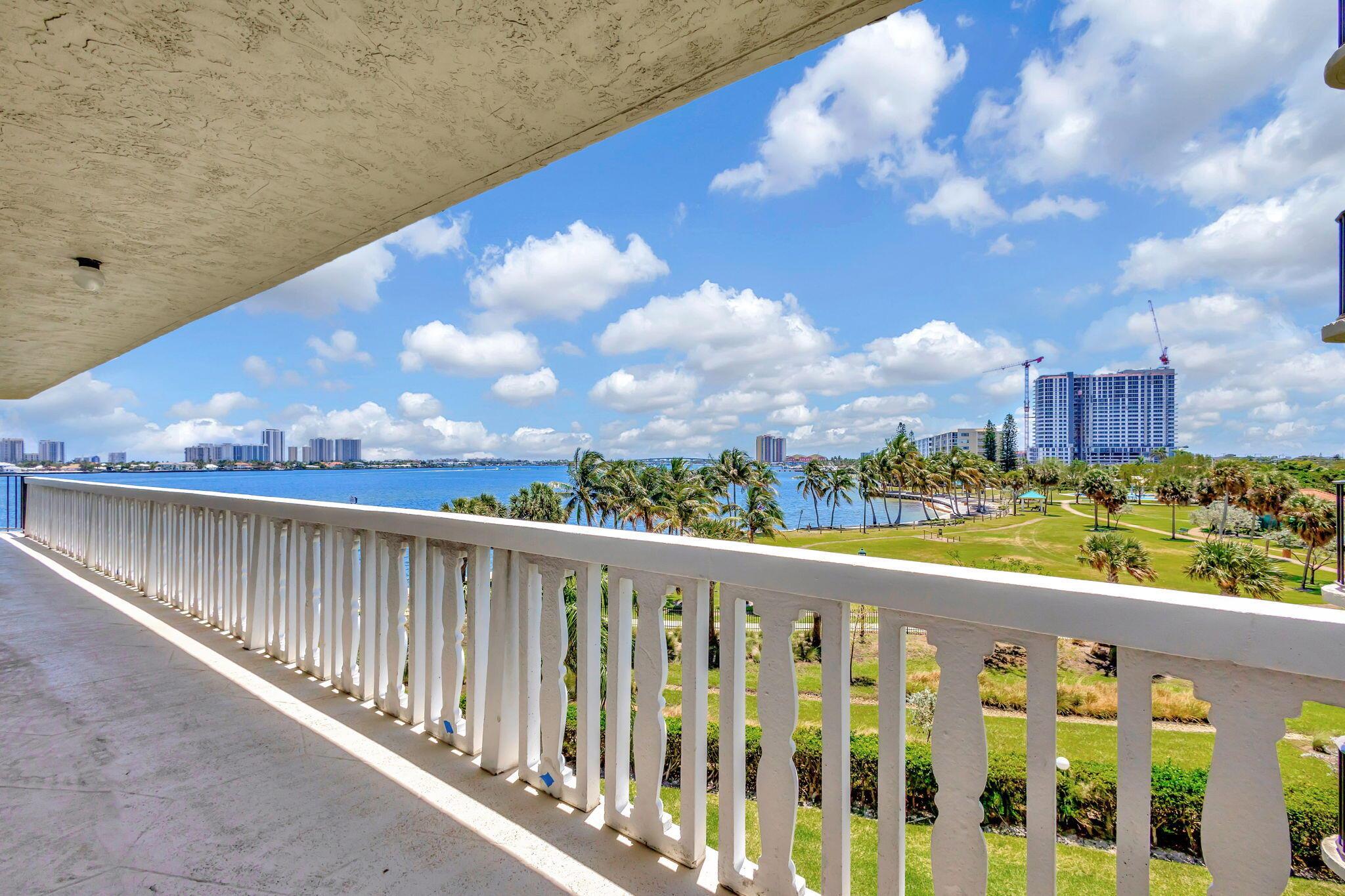 LAKE HARBOUR TOWERS CONDO - Residential