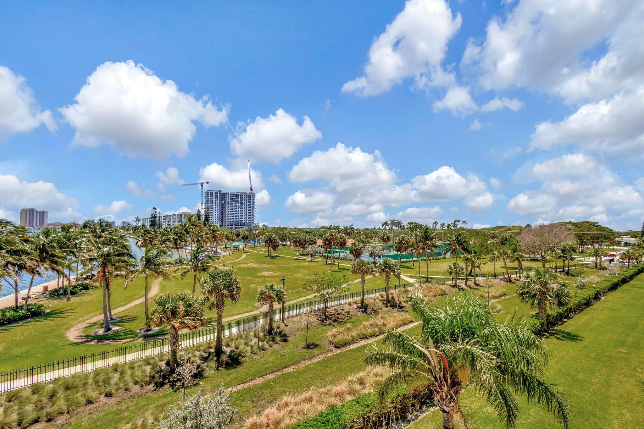 LAKE HARBOUR TOWERS CONDO - Residential