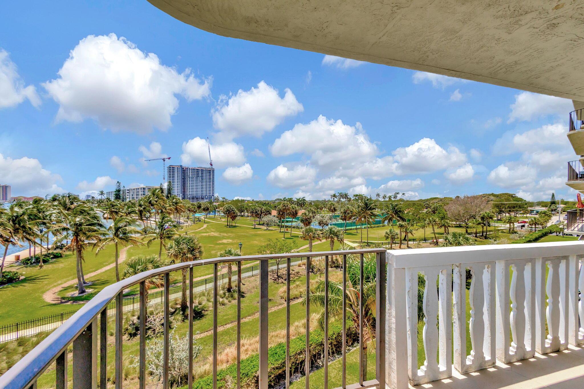 LAKE HARBOUR TOWERS CONDO - Residential