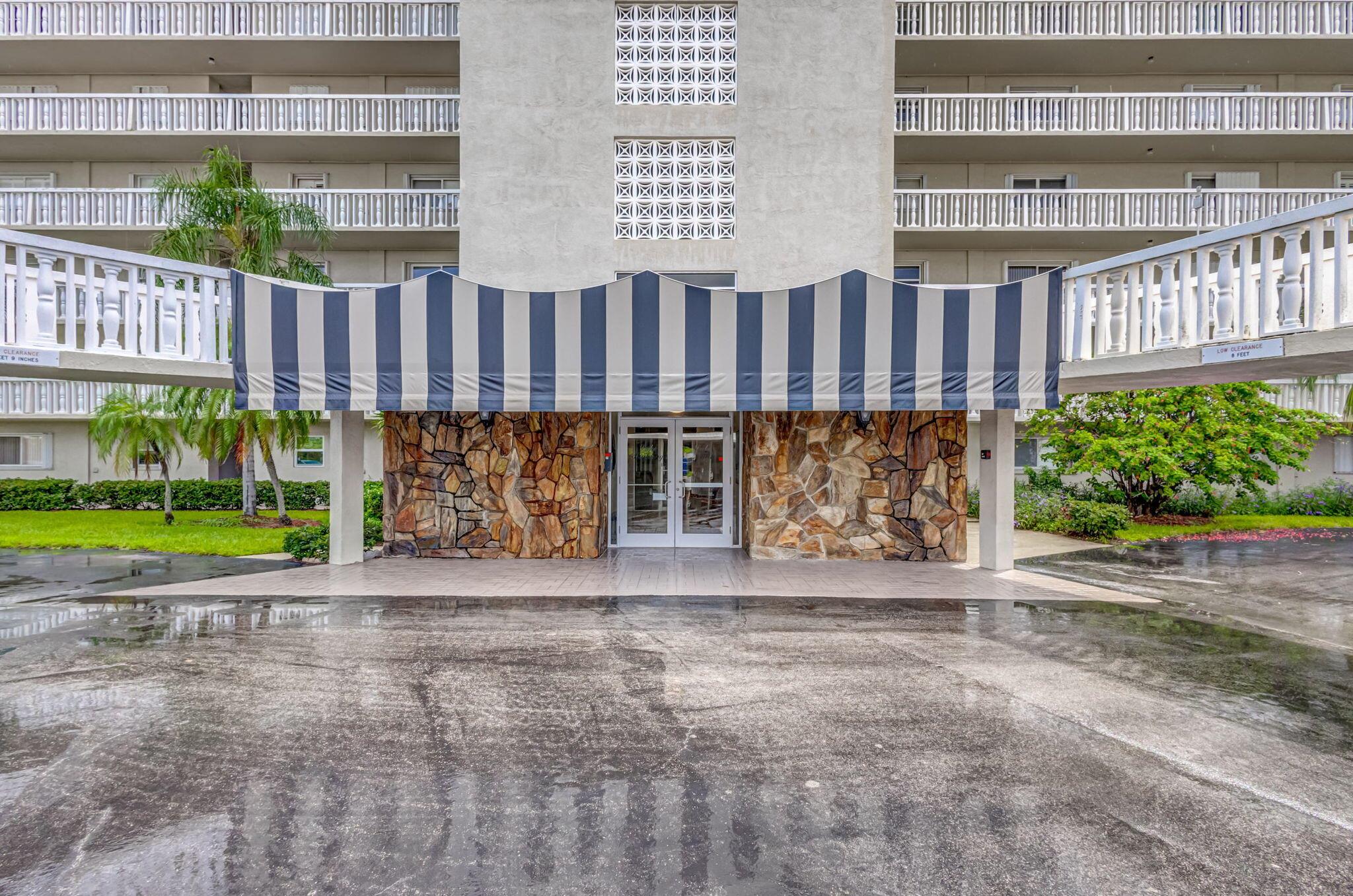 LAKE HARBOUR TOWERS CONDO - Residential