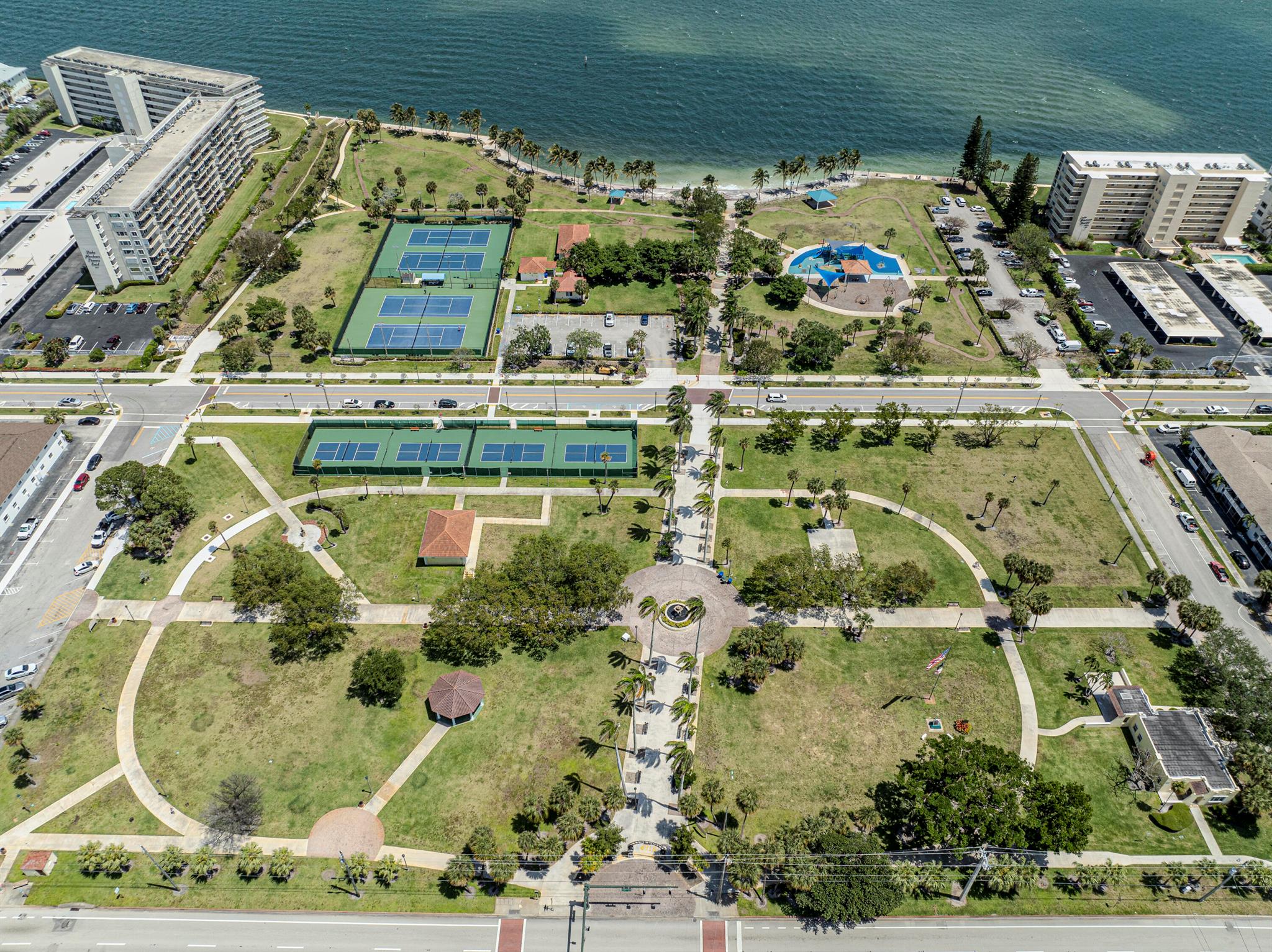 LAKE HARBOUR TOWERS CONDO - Residential