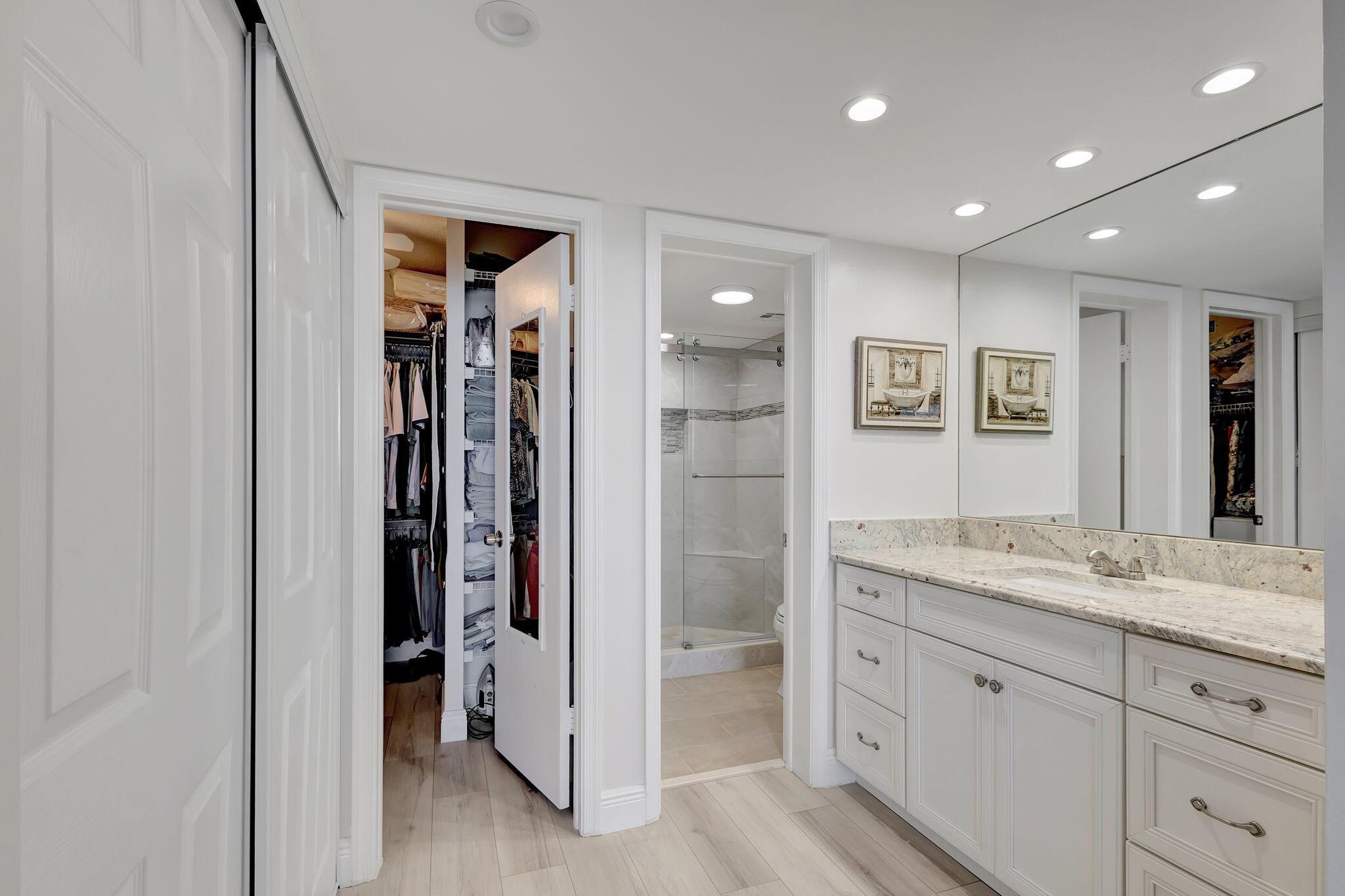 LAKE HARBOUR TOWERS CONDO - Residential