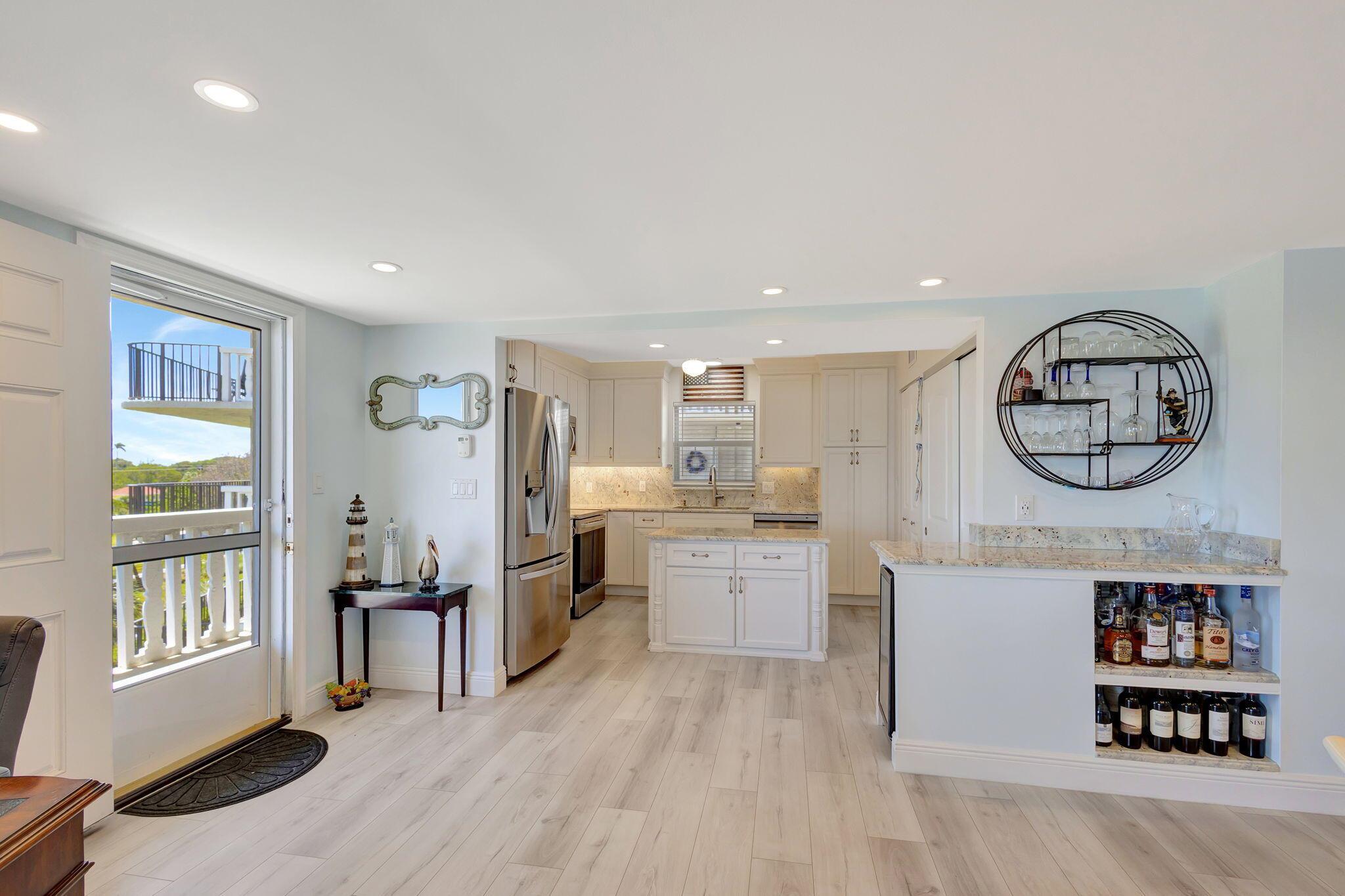 LAKE HARBOUR TOWERS CONDO - Residential