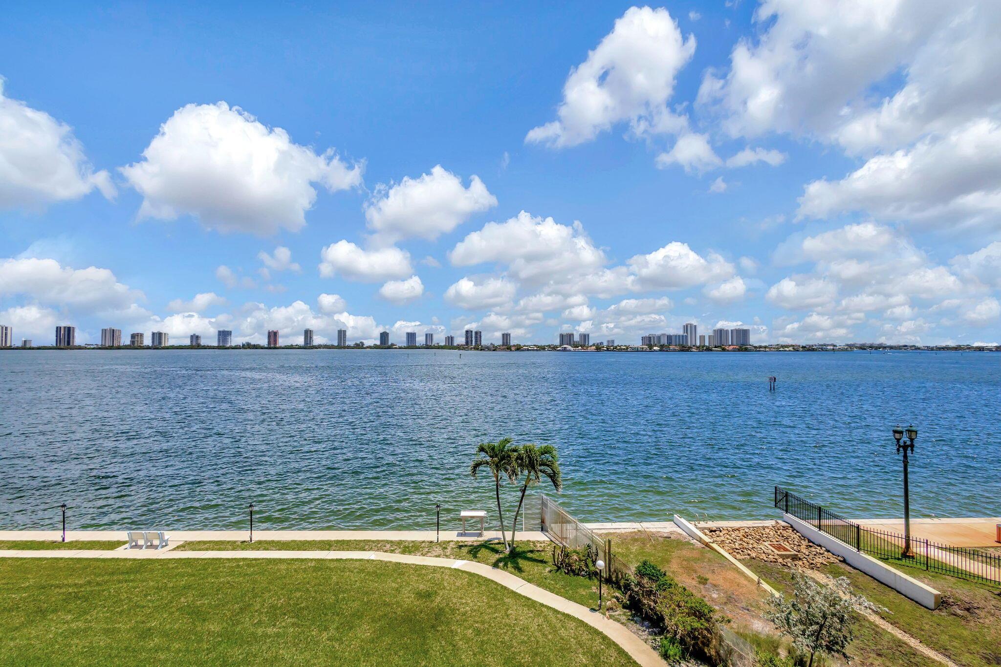 LAKE HARBOUR TOWERS CONDO - Residential