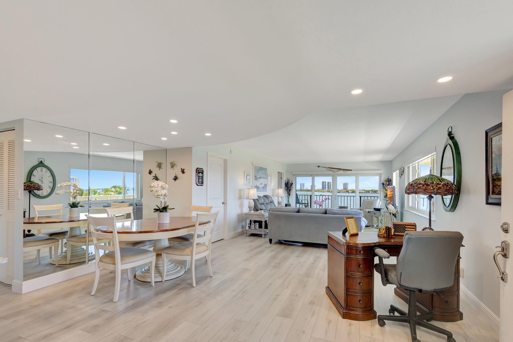 LAKE HARBOUR TOWERS CONDO - Residential