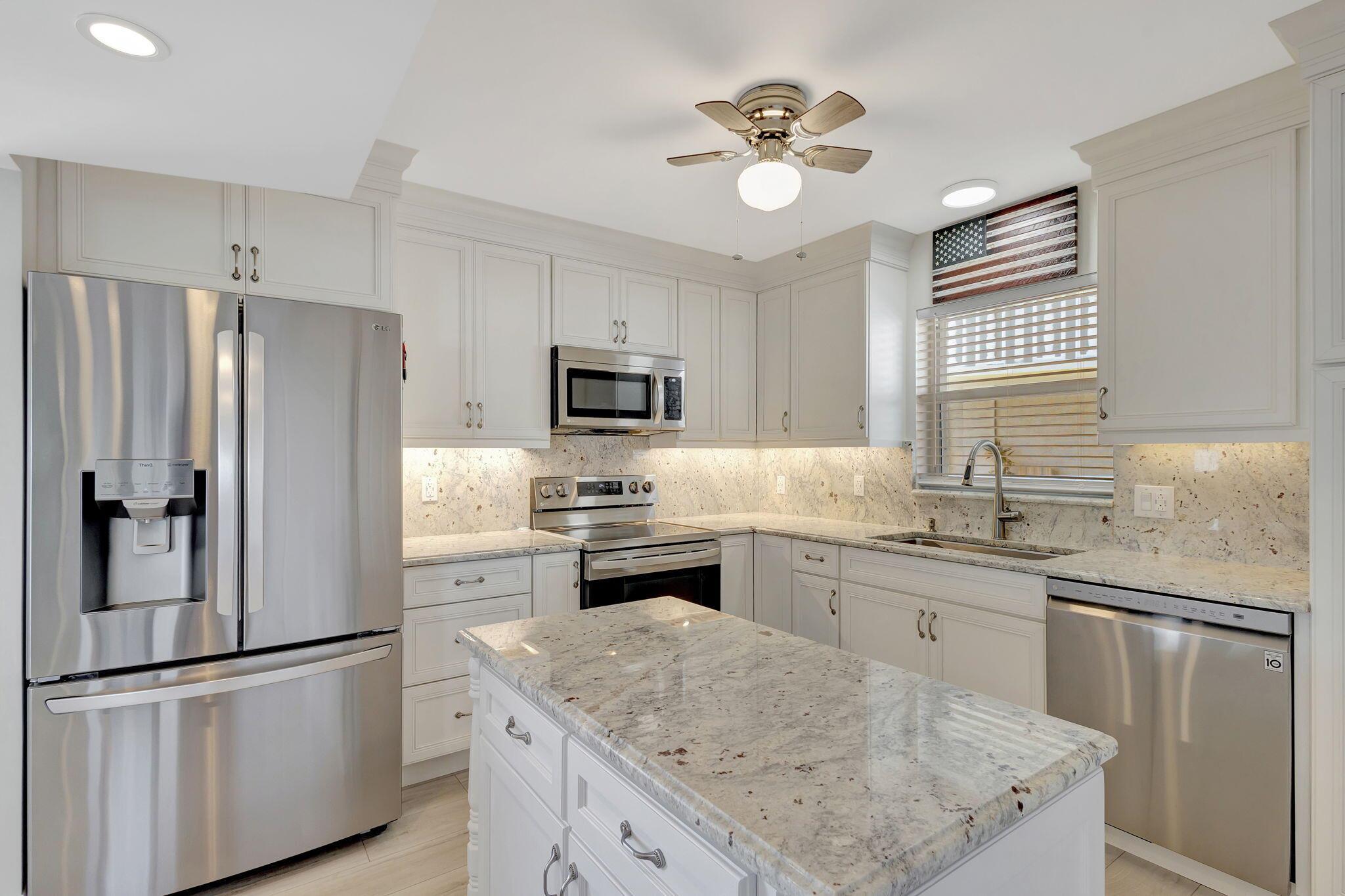 LAKE HARBOUR TOWERS CONDO - Residential