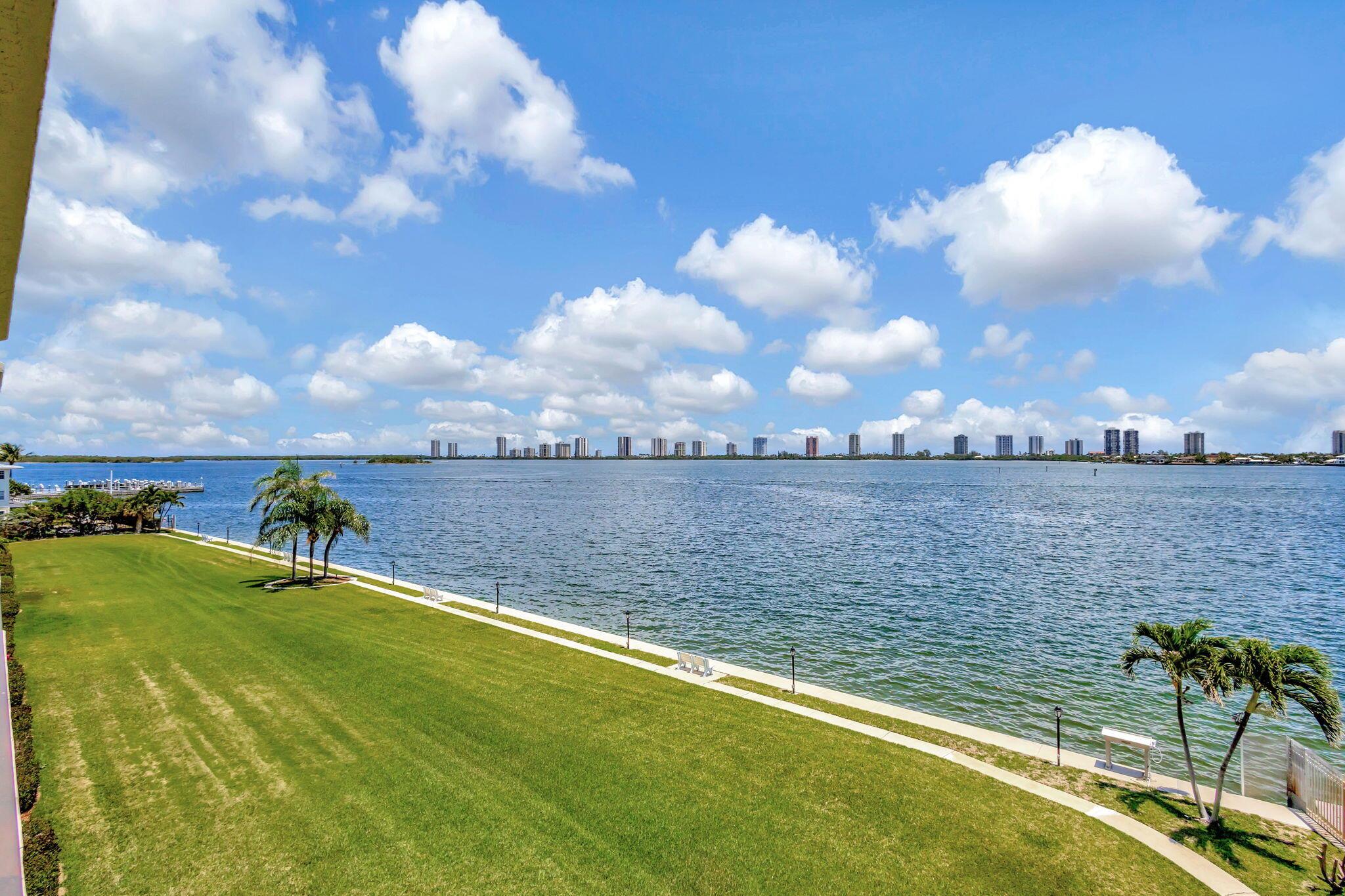 LAKE HARBOUR TOWERS CONDO - Residential