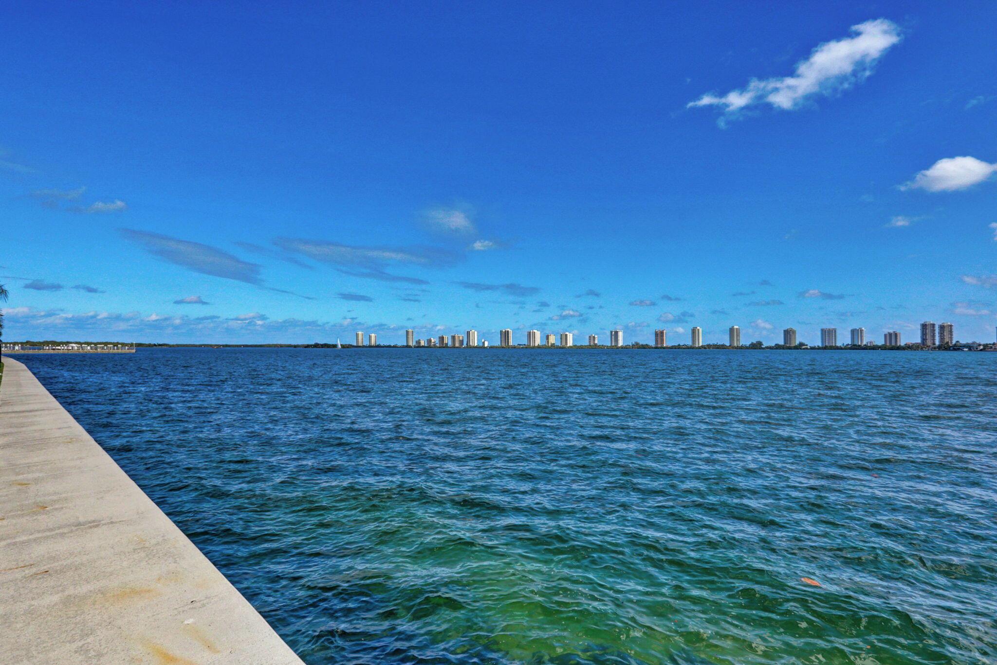 LAKE HARBOUR TOWERS CONDO - Residential