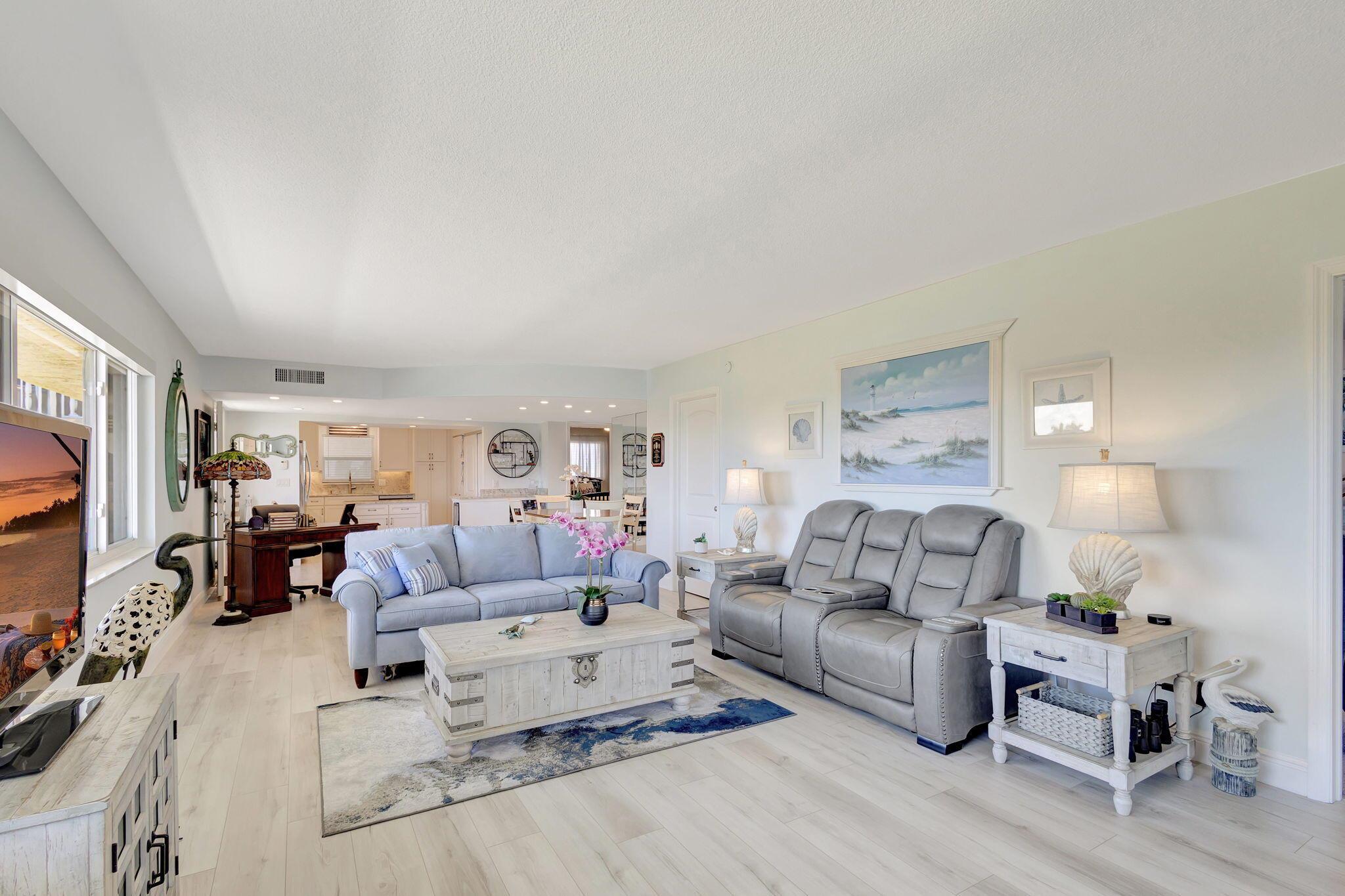 LAKE HARBOUR TOWERS CONDO - Residential