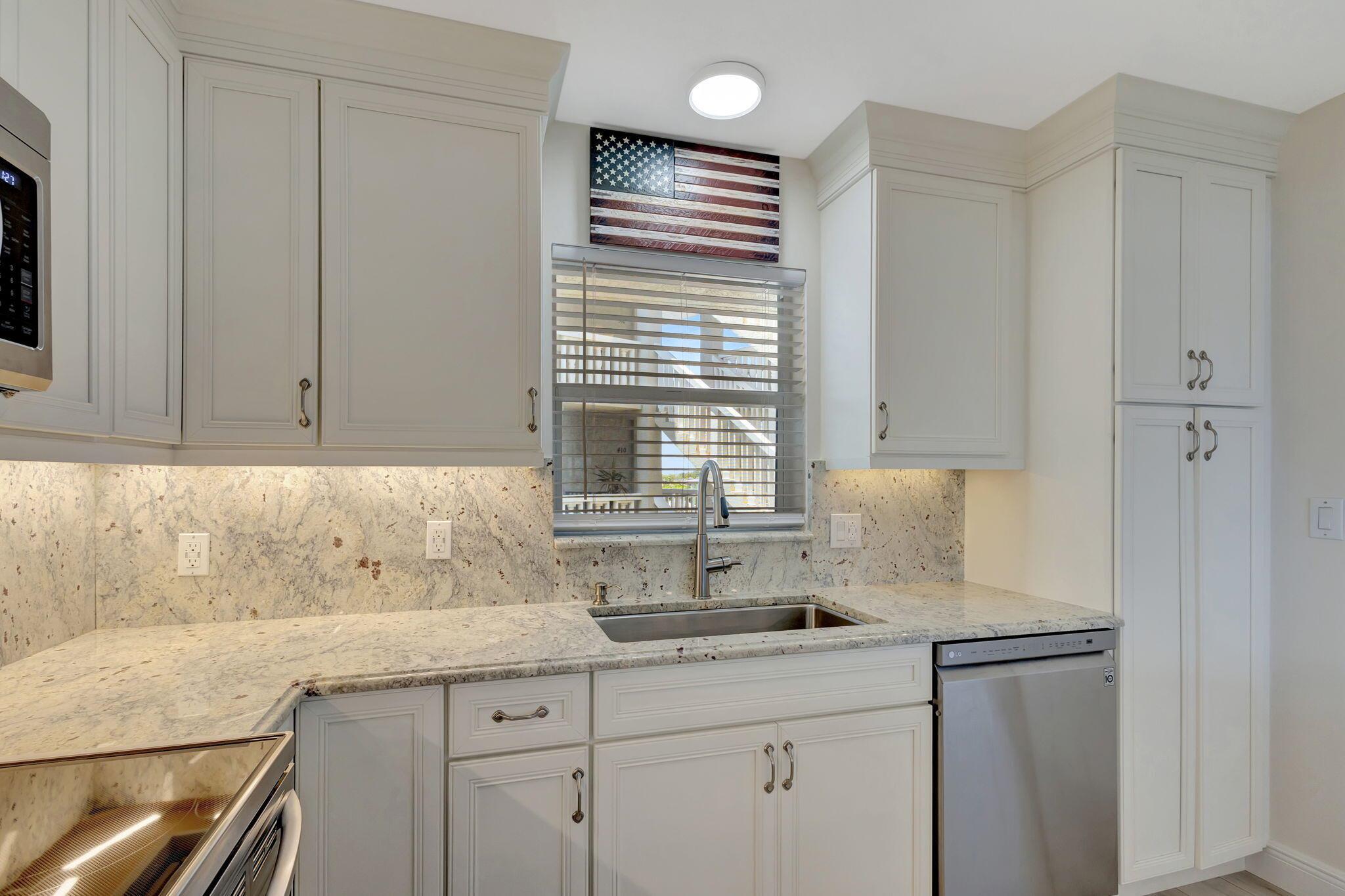 LAKE HARBOUR TOWERS CONDO - Residential