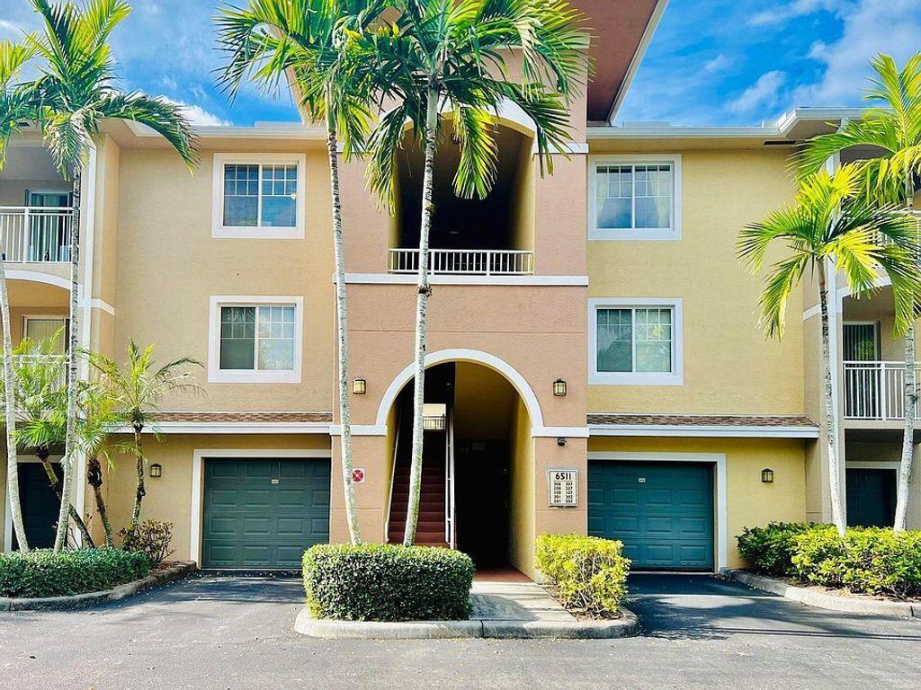 Photo of 6511 Emerald Dunes Drive #208, West Palm Beach, FL 33411 (MLS # R11147911)