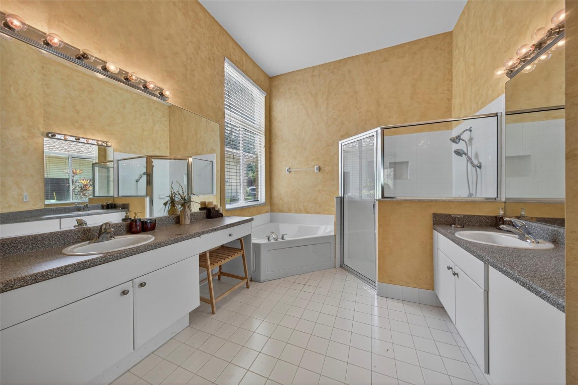 LAGUNA ISLES - Residential