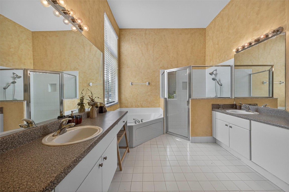 LAGUNA ISLES - Residential