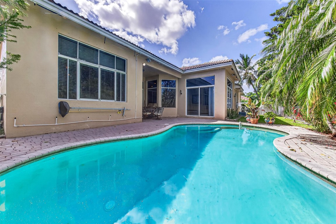 LAGUNA ISLES - Residential