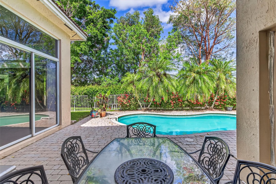 LAGUNA ISLES - Residential